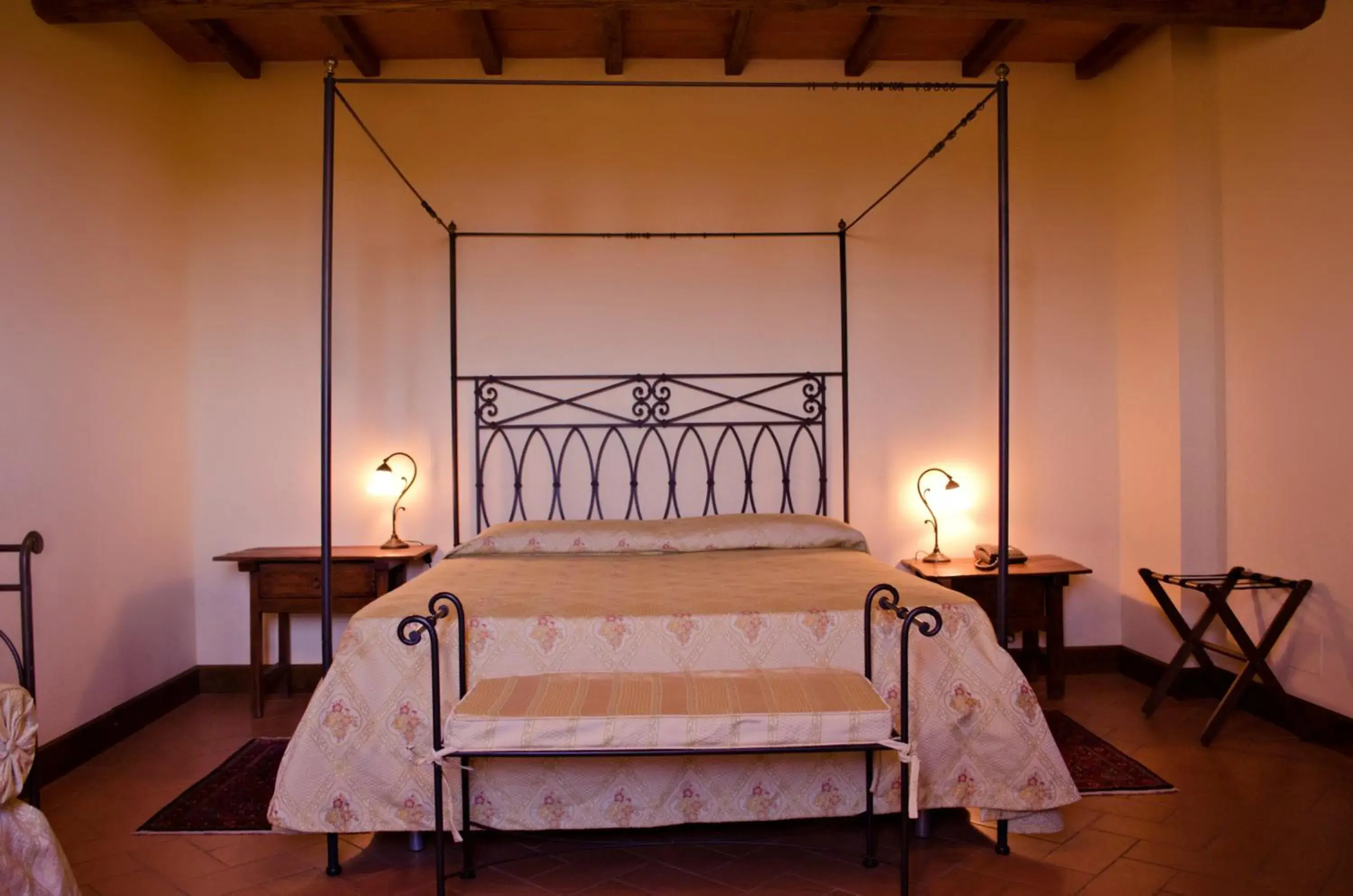 Toilet, Bed in Locanda Poggioleone