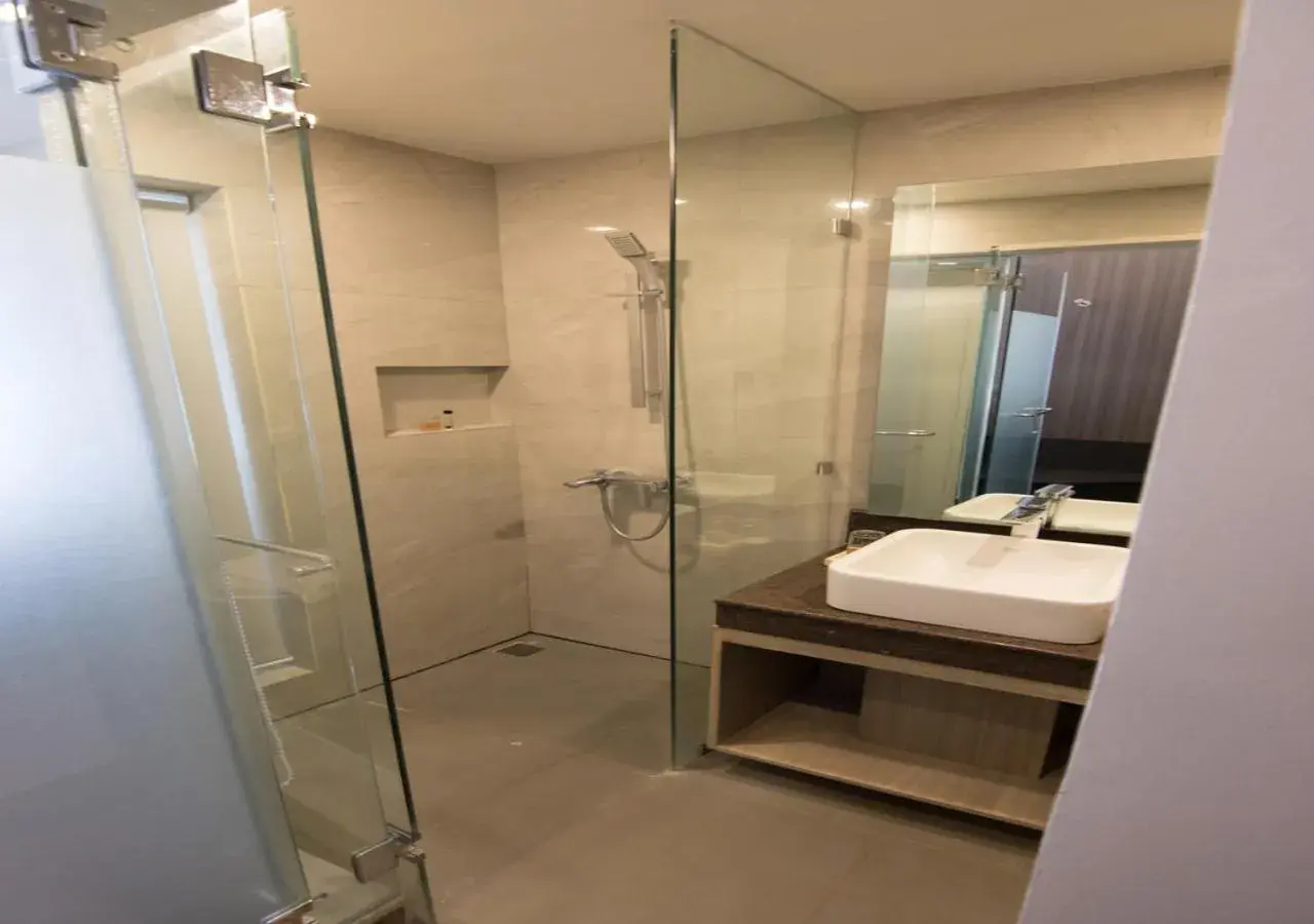 Bathroom in Goldberry Lite Hotel