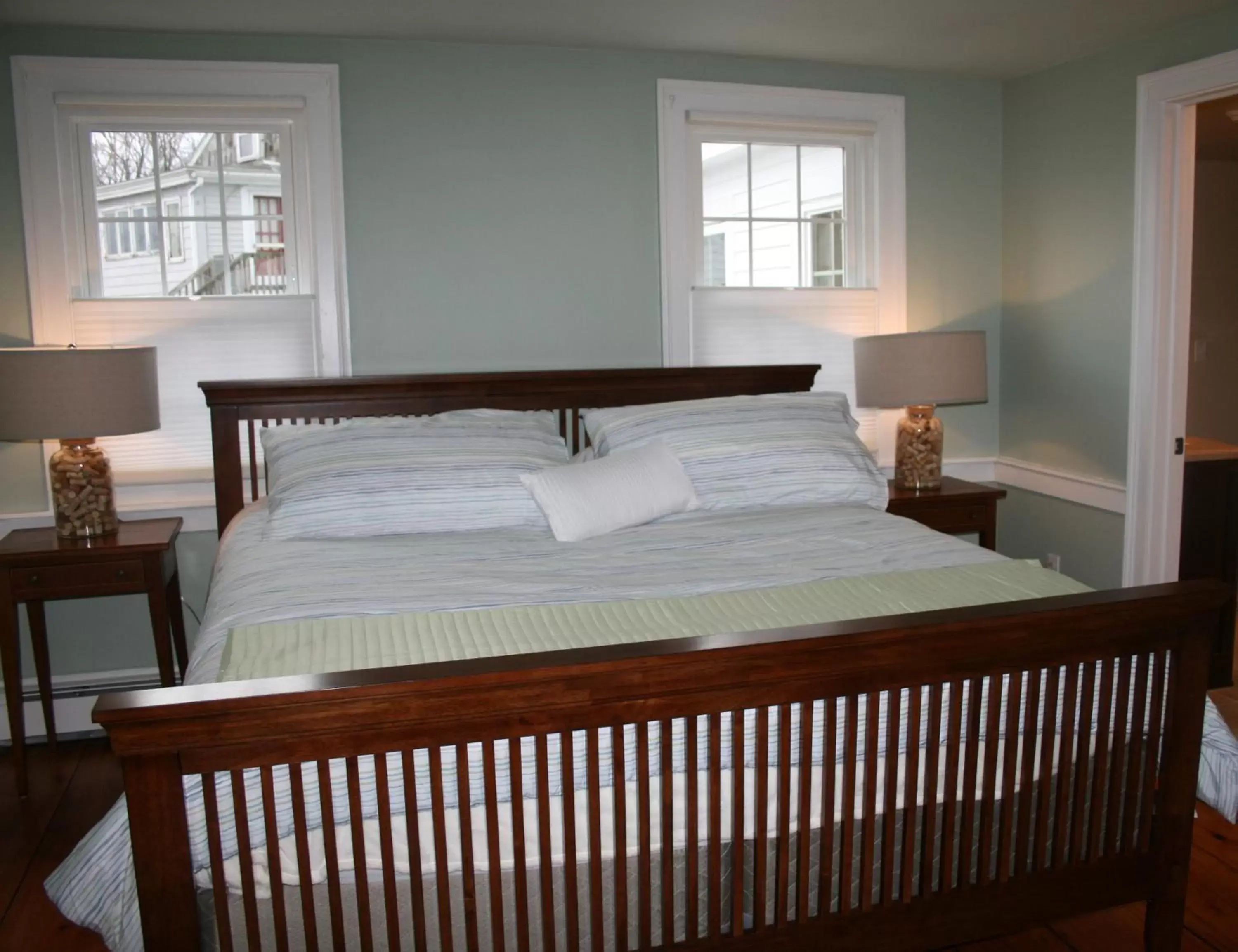 Bedroom, Bed in Shea's Riverside Inn & Motel