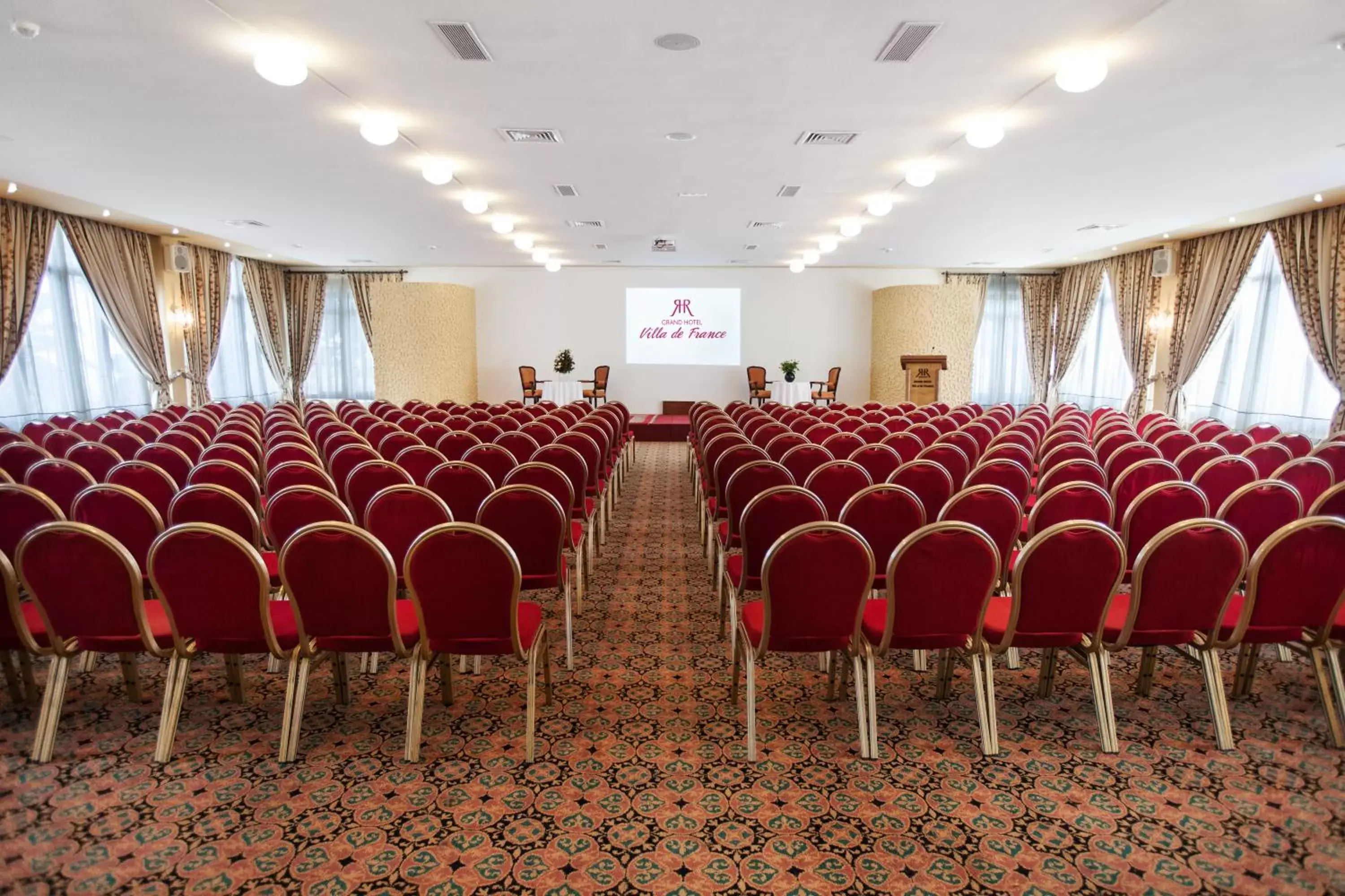 Business facilities in Grand Hotel Villa de France