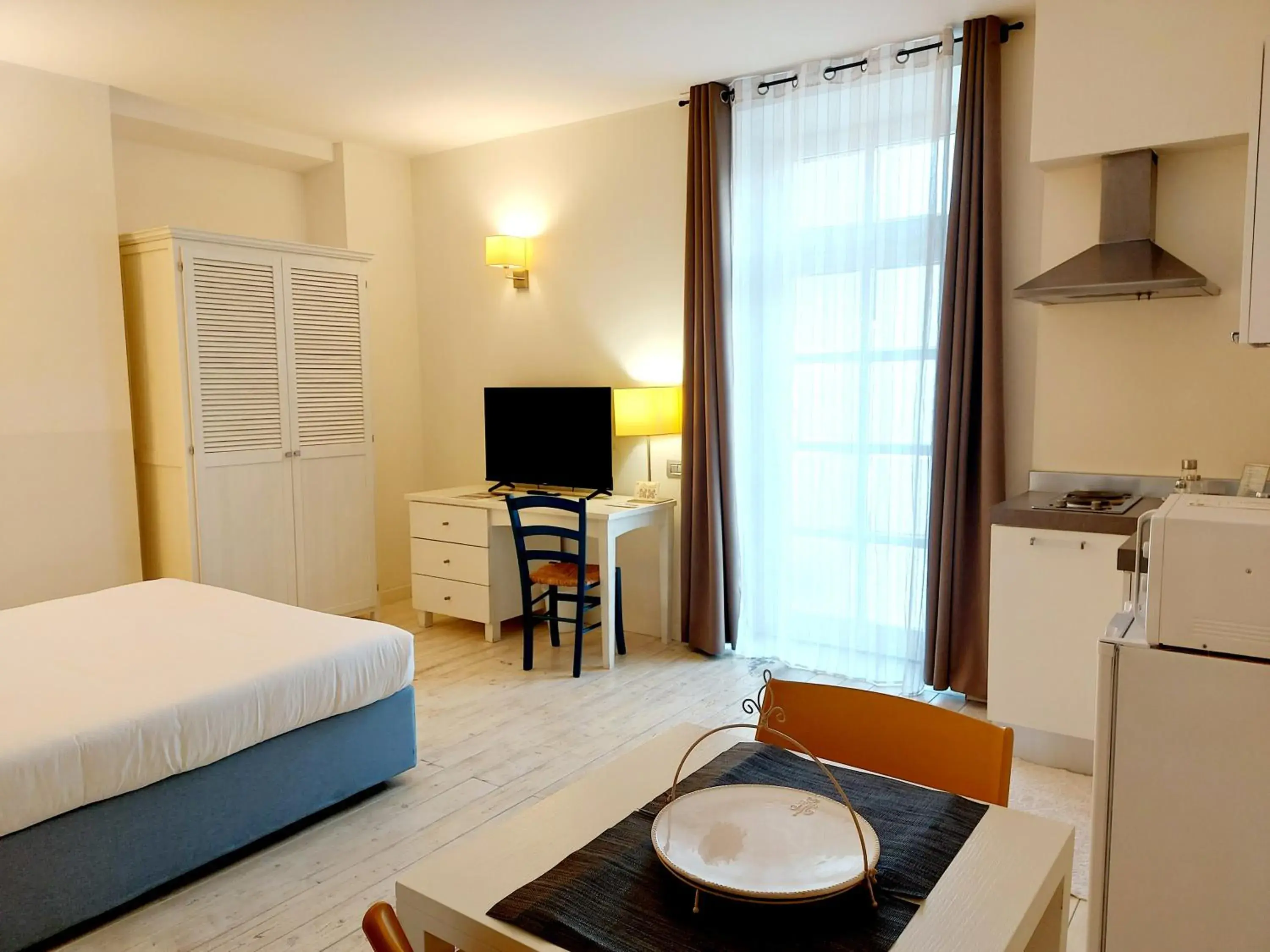 Dining area, TV/Entertainment Center in Hotel La Villa Del Mare