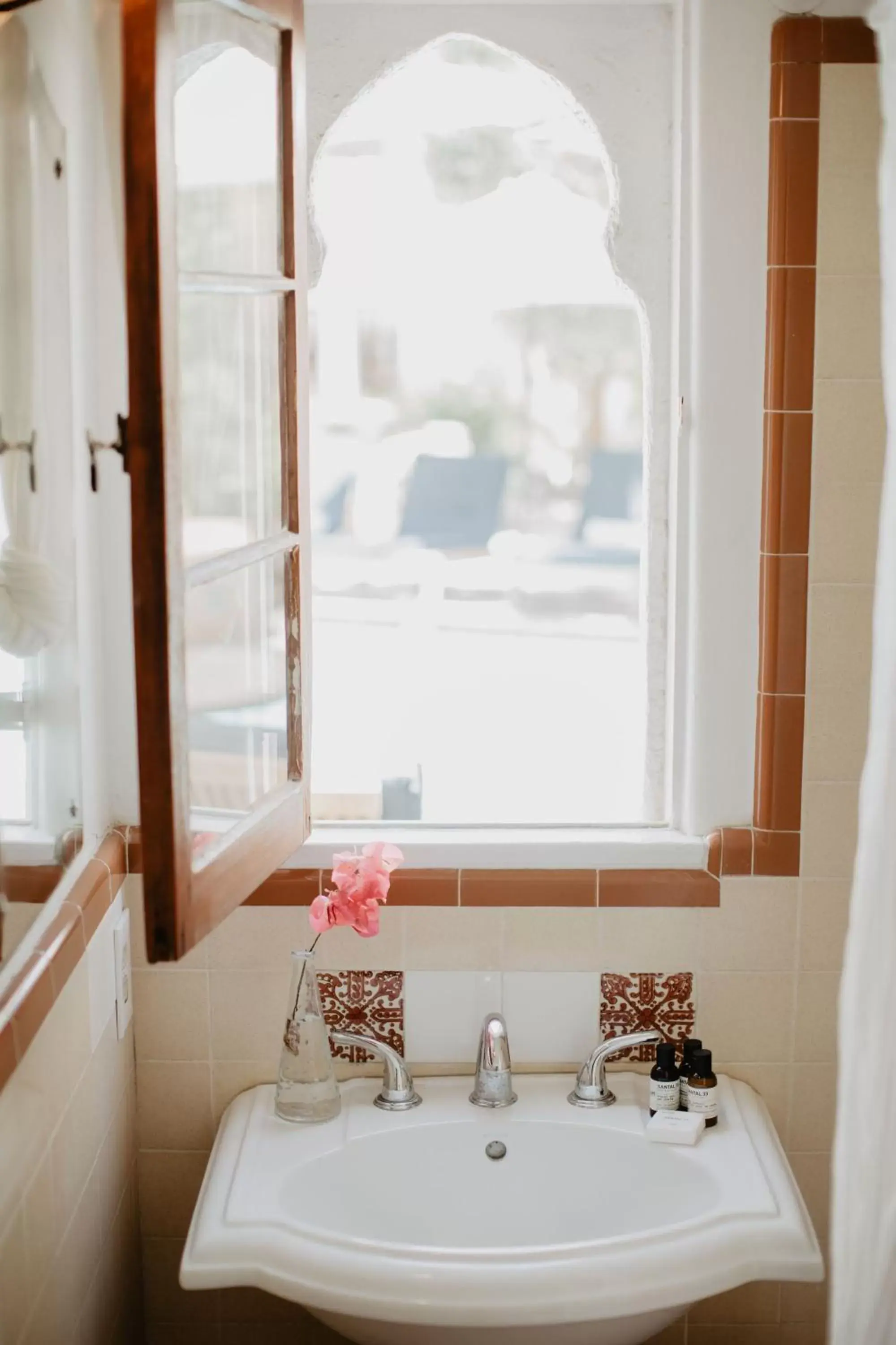 Bathroom in Korakia Pensione