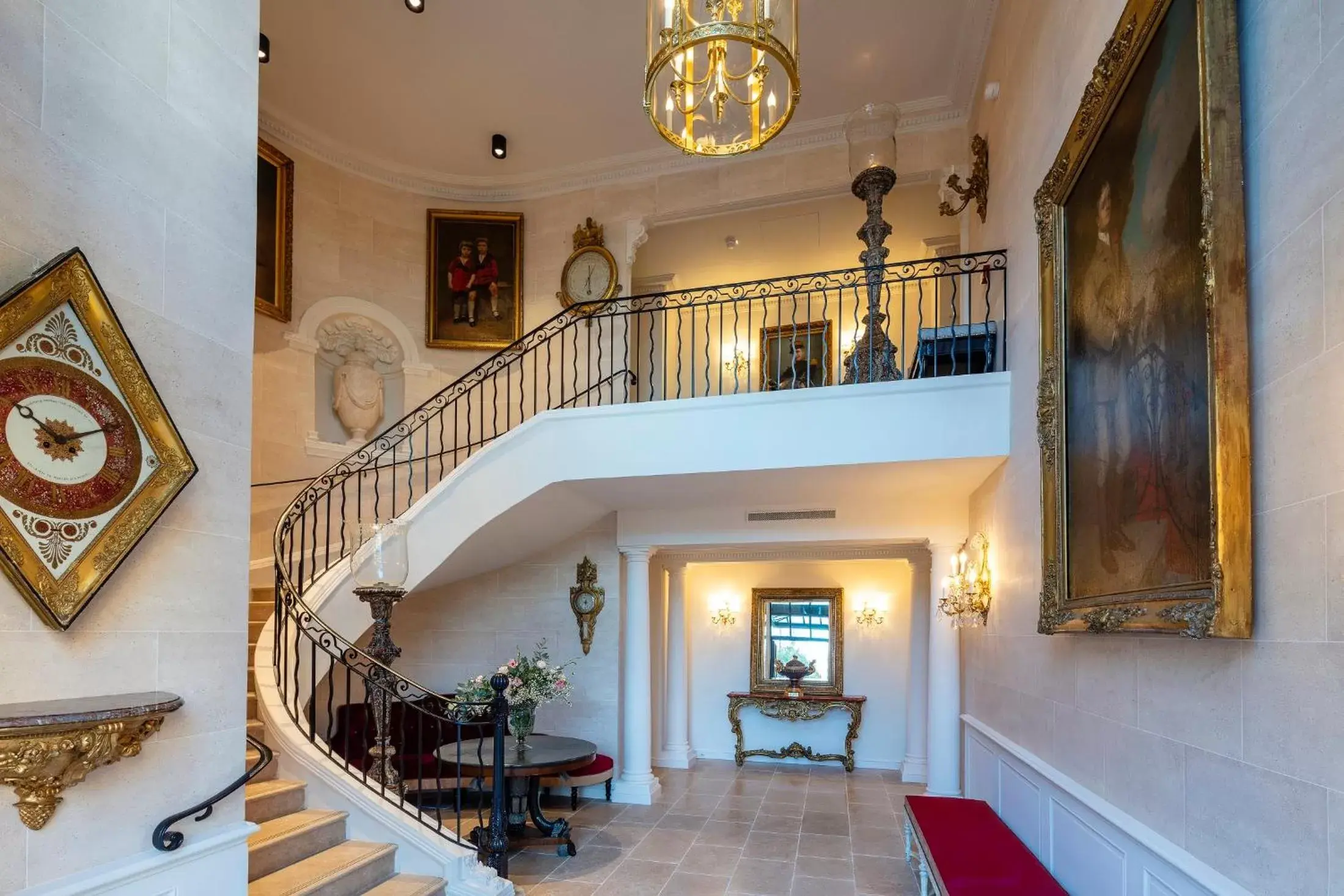 Property building in Villa Saint-Ange Property building in Villa Saint-Ange