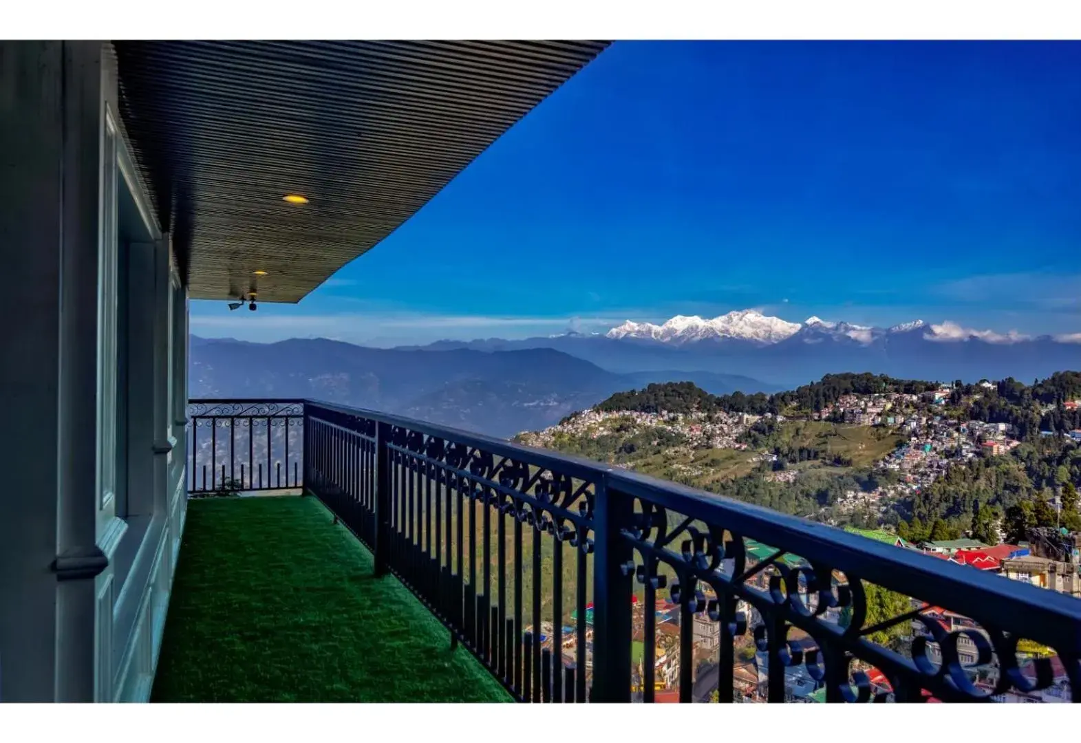 Mountain view, Balcony/Terrace in The West Gate Posada By Summit