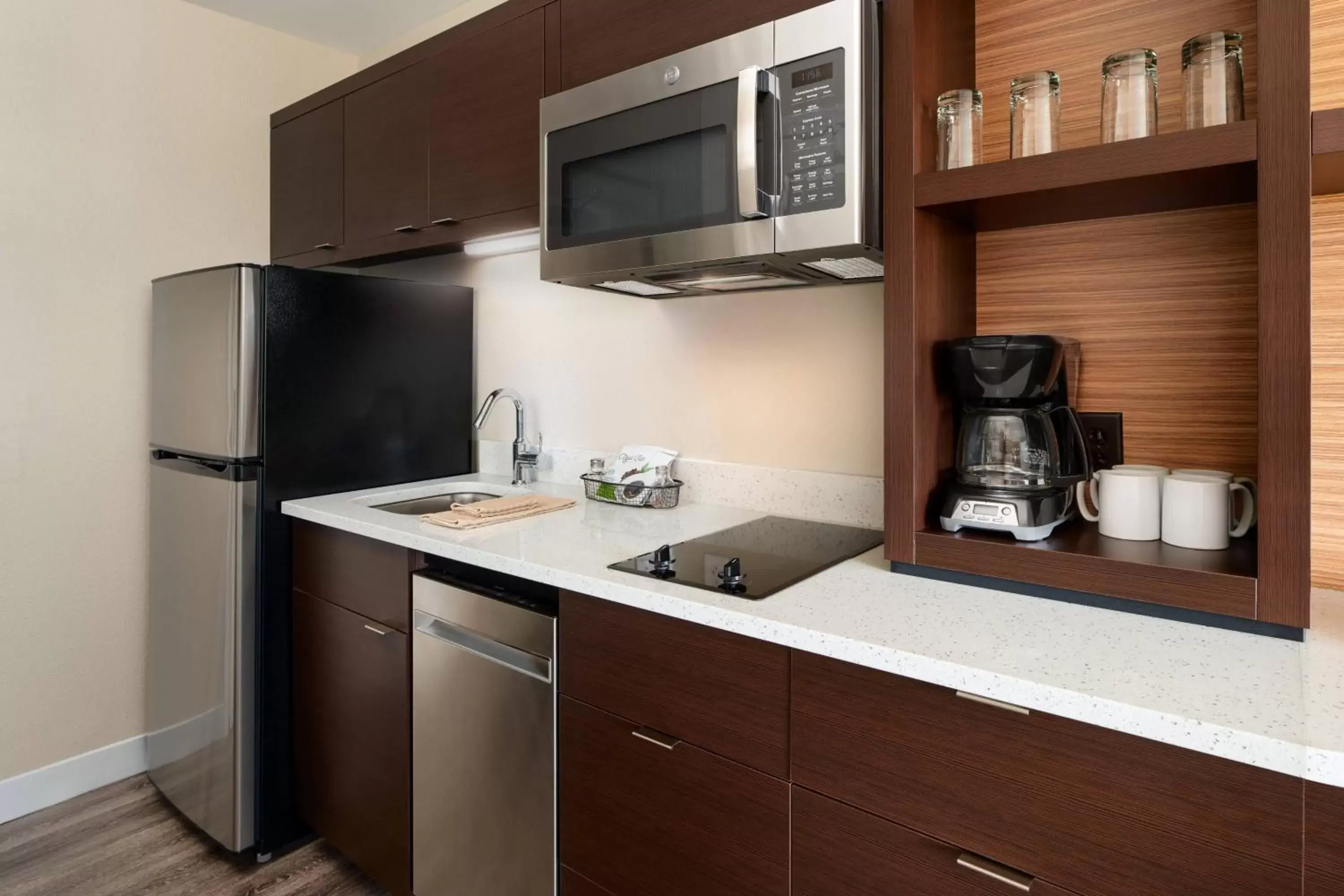 Kitchen or kitchenette, Kitchen/Kitchenette in TownePlace Suites by Marriott Leesburg