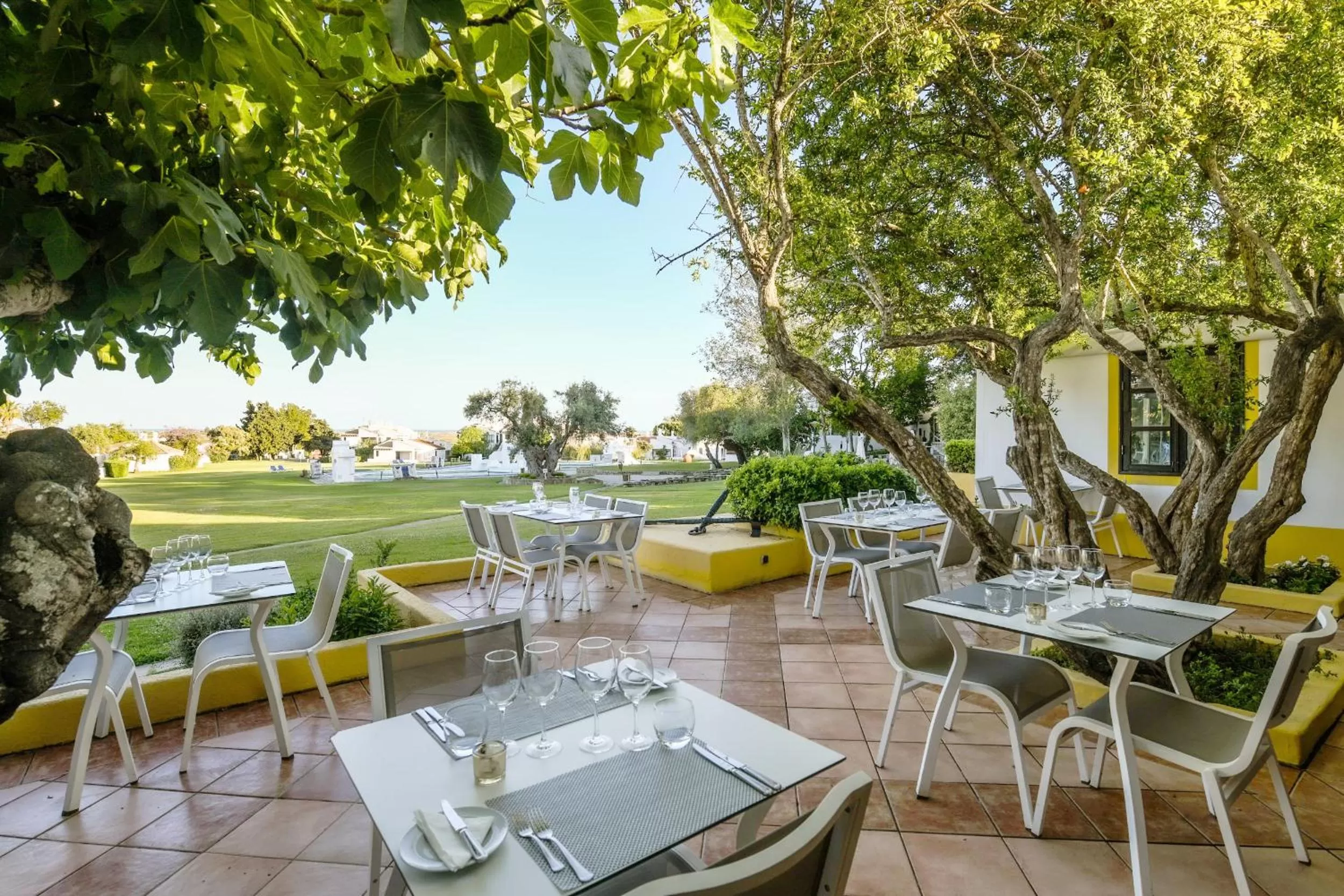 Restaurant/places to eat in Pedras D'el Rei