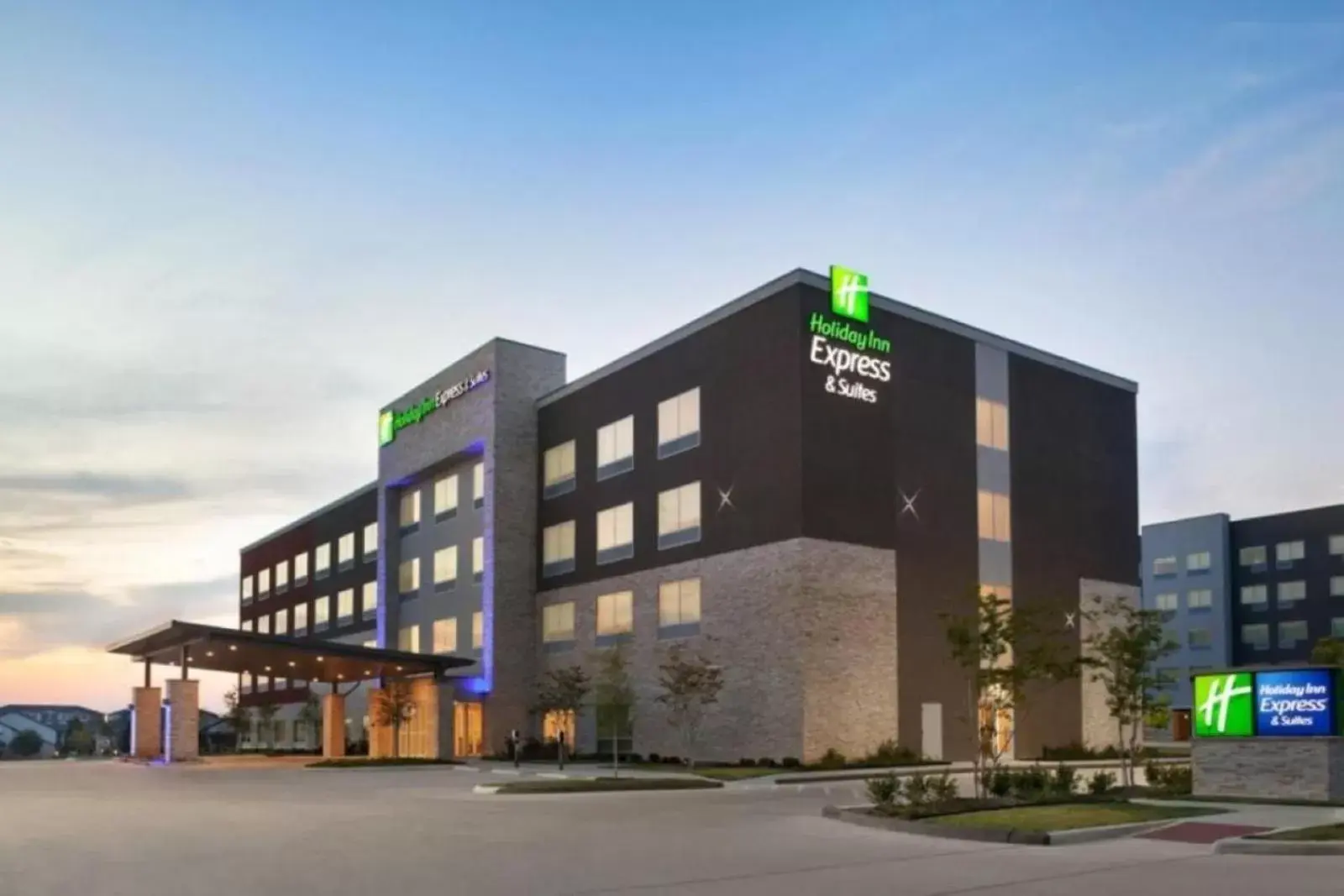 Property Building in Holiday Inn Express & Suites Austin North - Pflugerville, an IHG Hotel