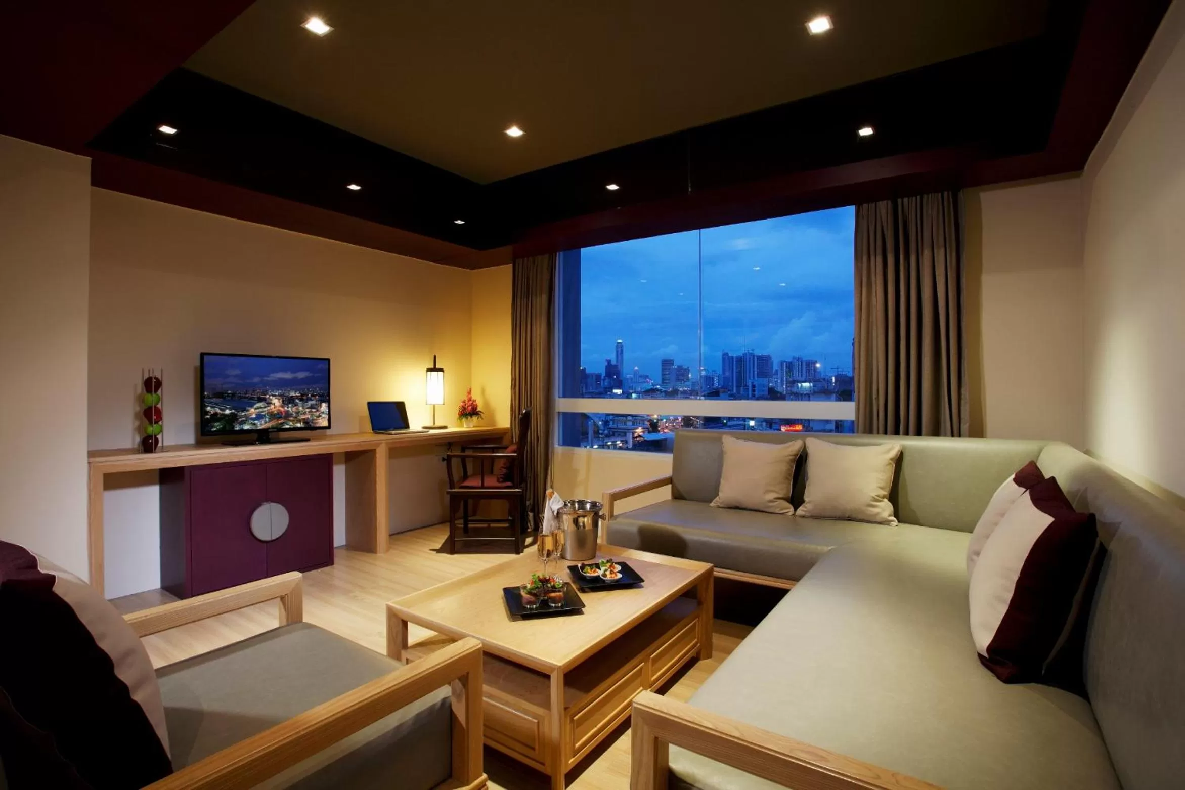 TV and multimedia in The Quarter Hualamphong by UHG