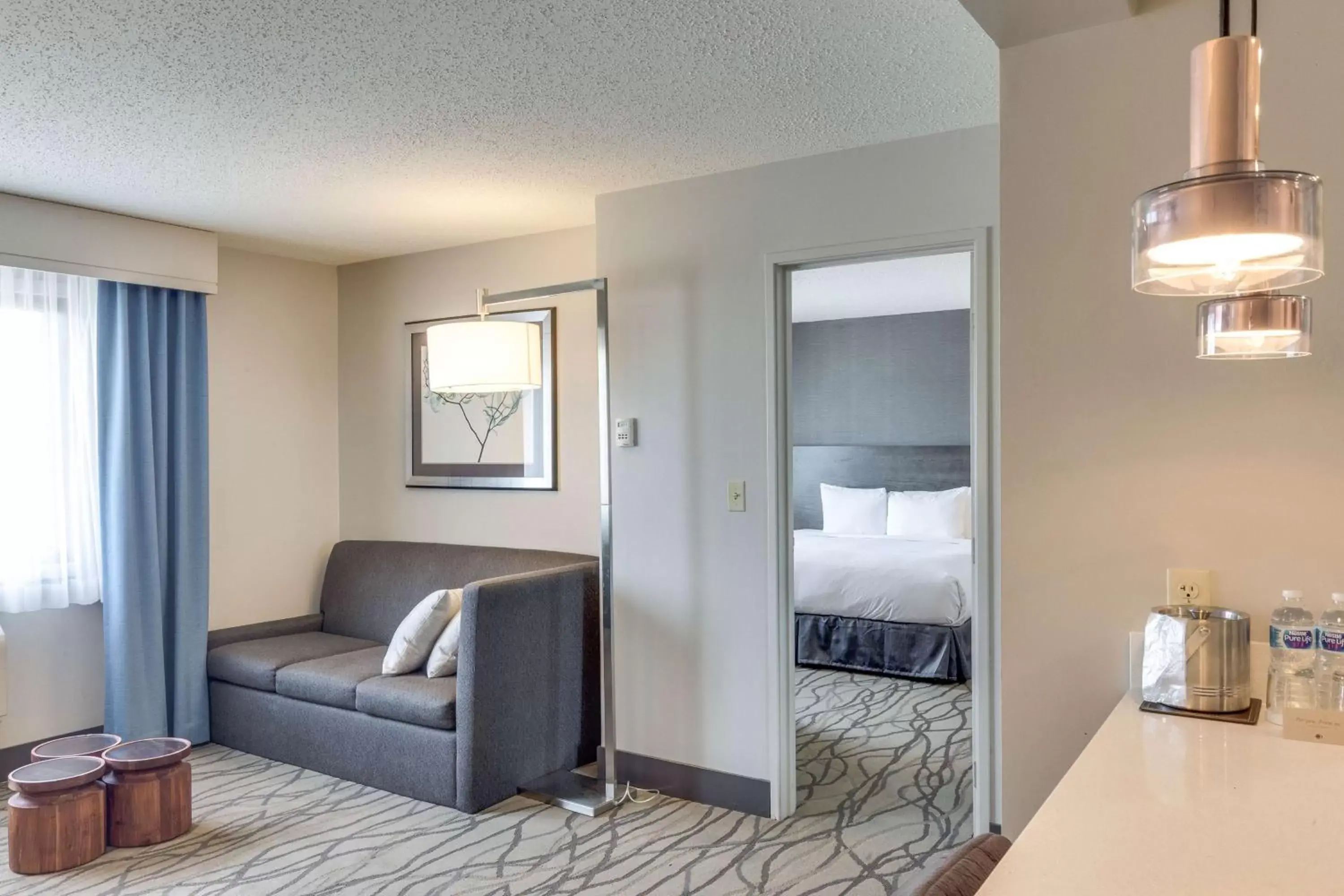 Living room, Seating Area in DoubleTree by Hilton Racine Harbourwalk