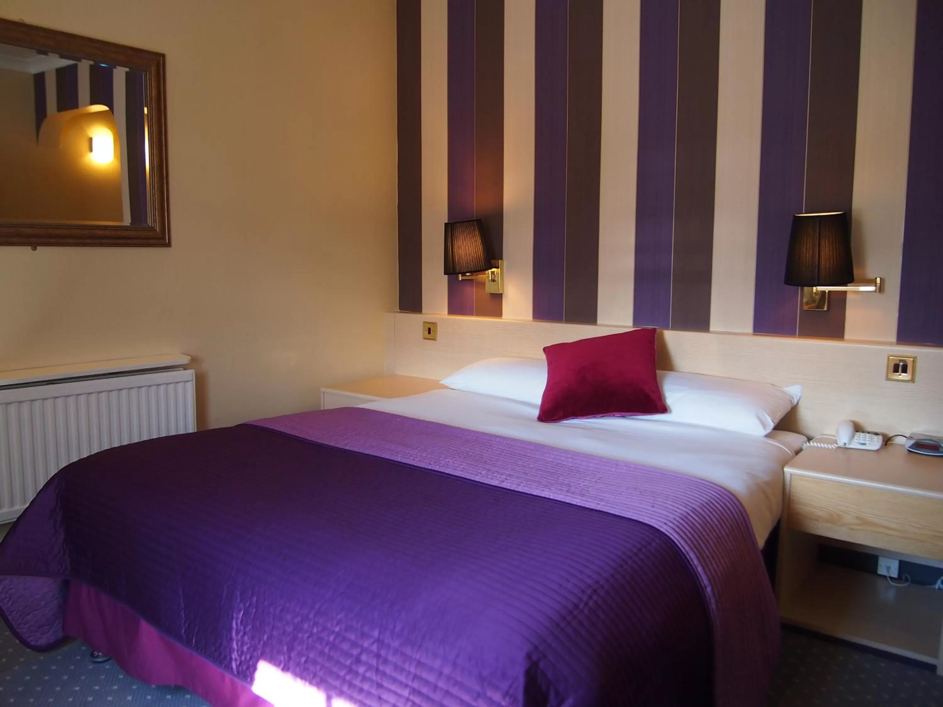 Bed in Thistle Hotel