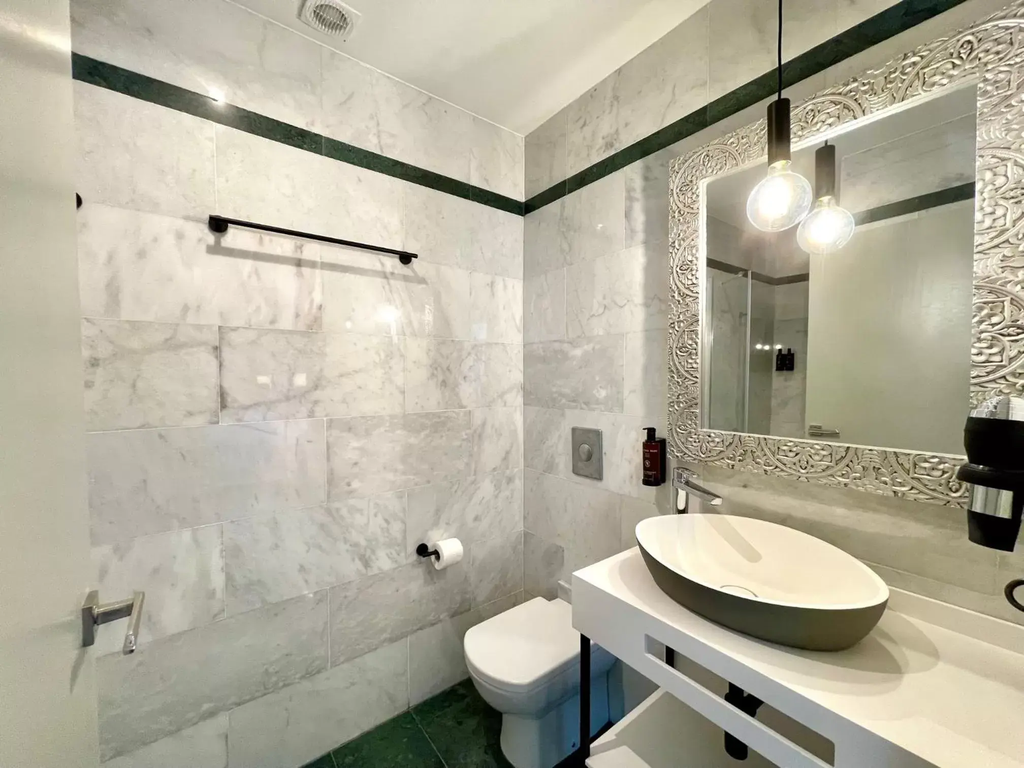 Bathroom in Hotel Adealba Badajoz