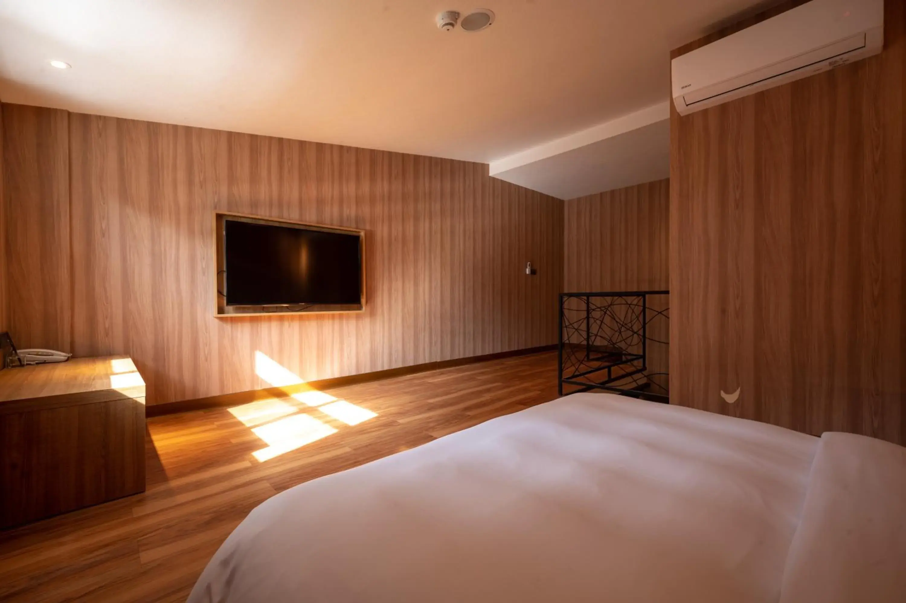 Bedroom, TV/Entertainment Center in Yunoyado Onsen Hotspring Hotel Deyang