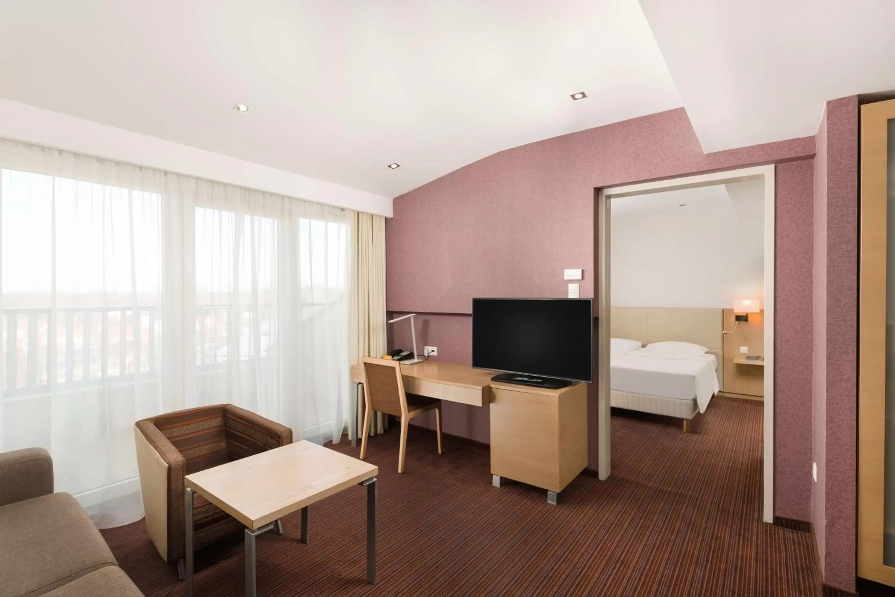 Photo of the whole room, TV/Entertainment Center in Park Inn by Radisson Sarvar Resort & Spa