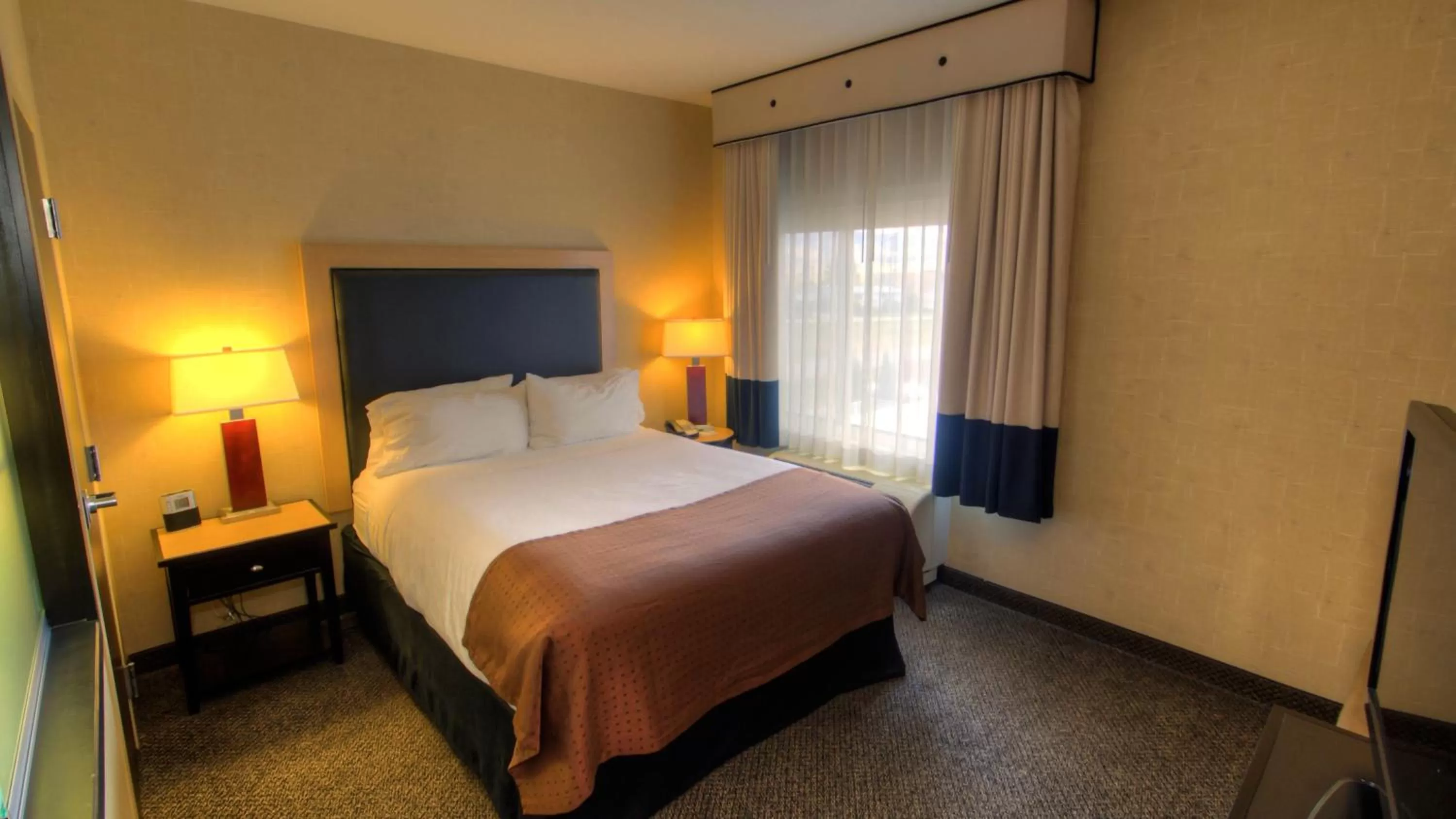 Bed in Holiday Inn Boise Airport by IHG
