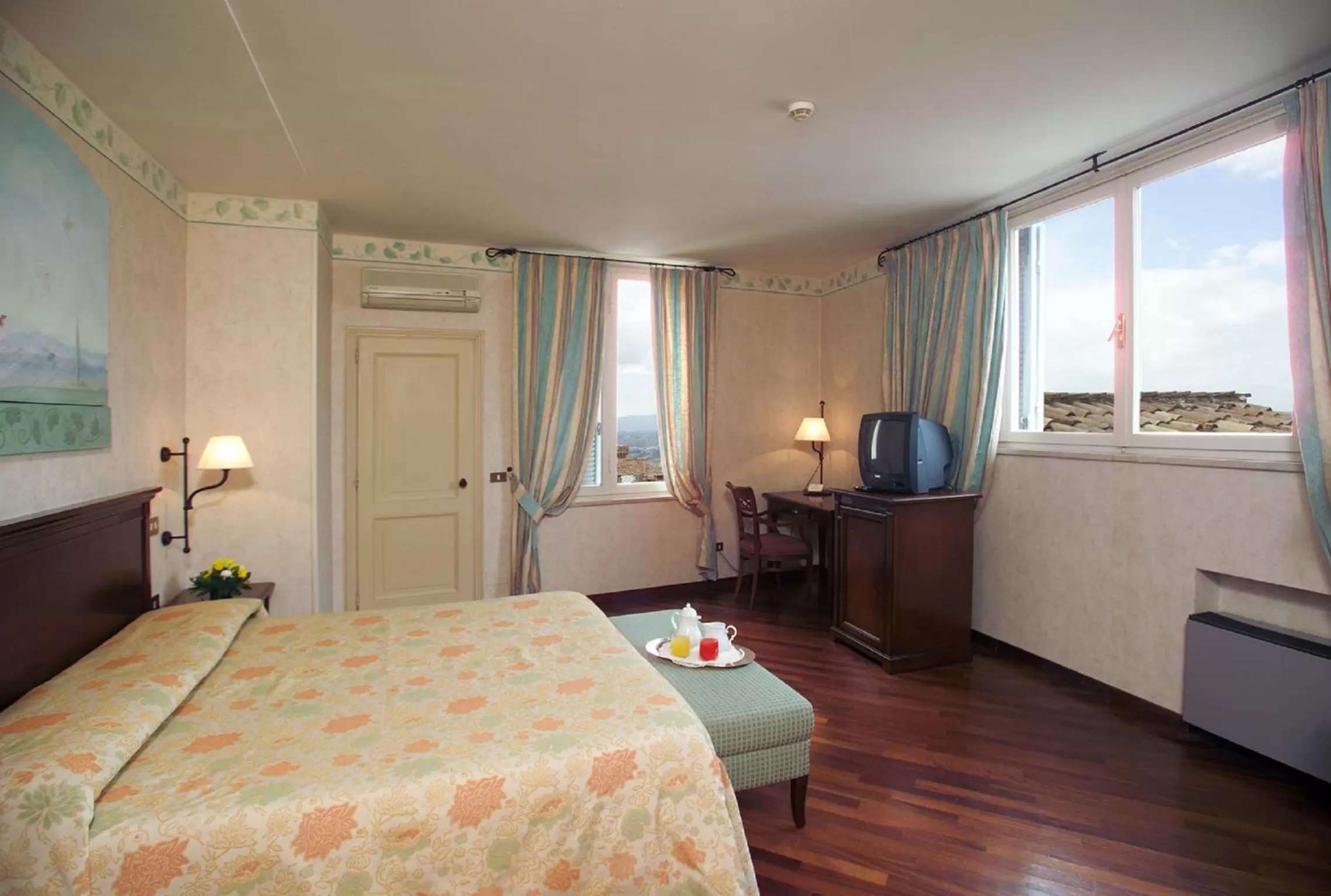 Balcony/Terrace, Bed in Hotel Fortuna