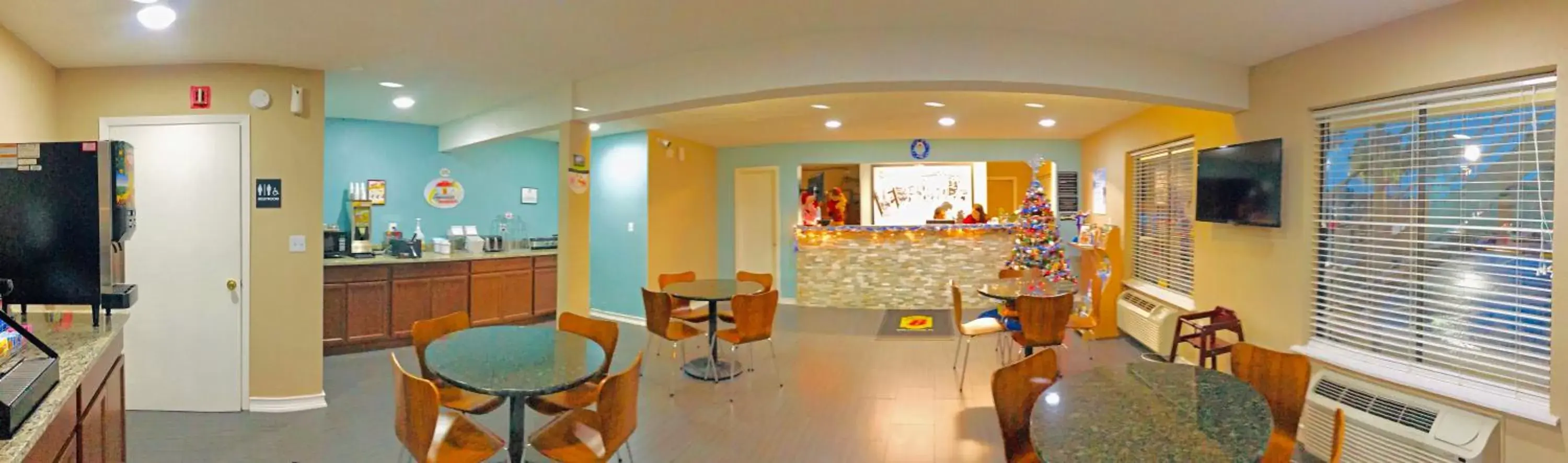 Lobby or reception, Restaurant/Places to Eat in Super 8 by Wyndham Crestview