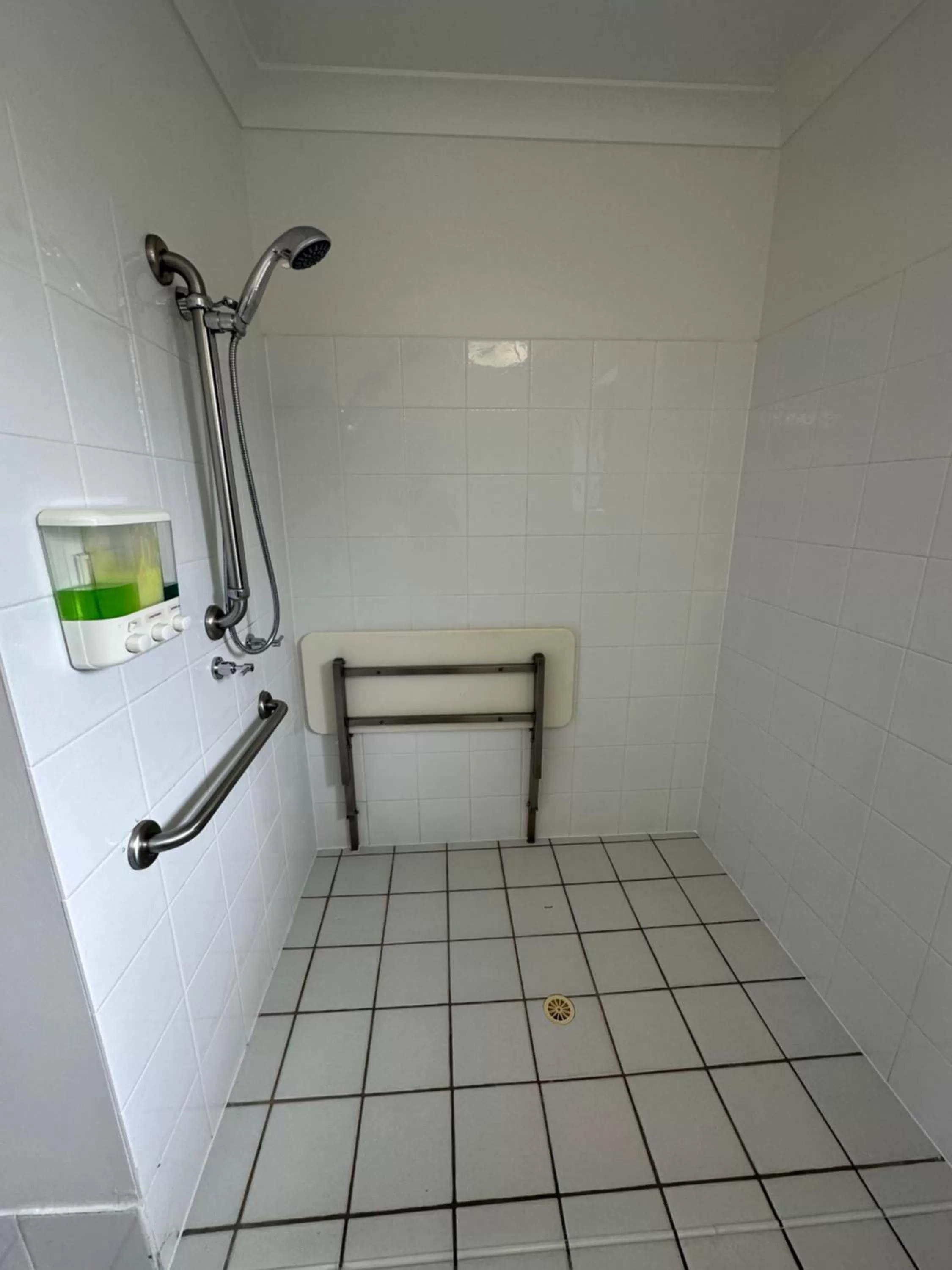 Shower in Logan City Motor Inn