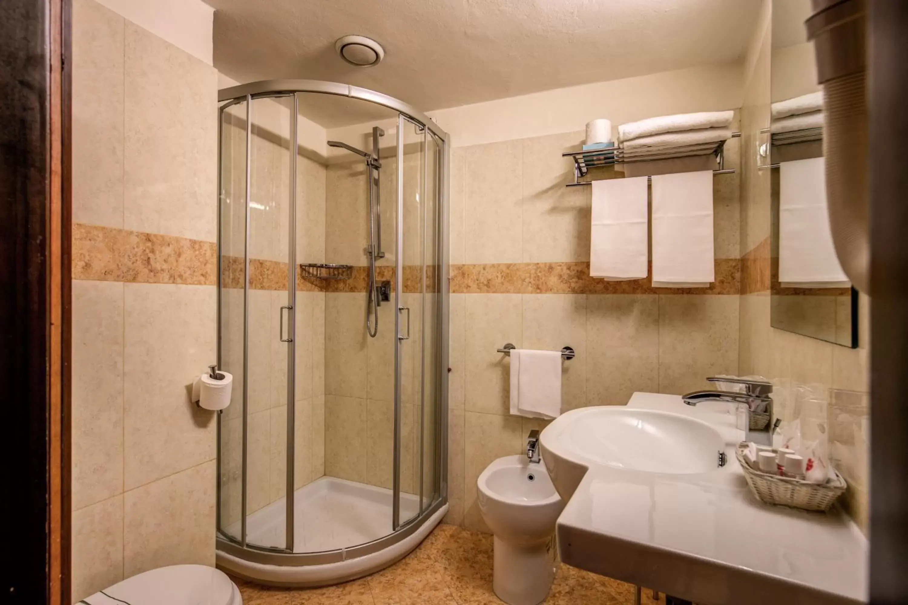 Bathroom in Hotel Croce Di Malta