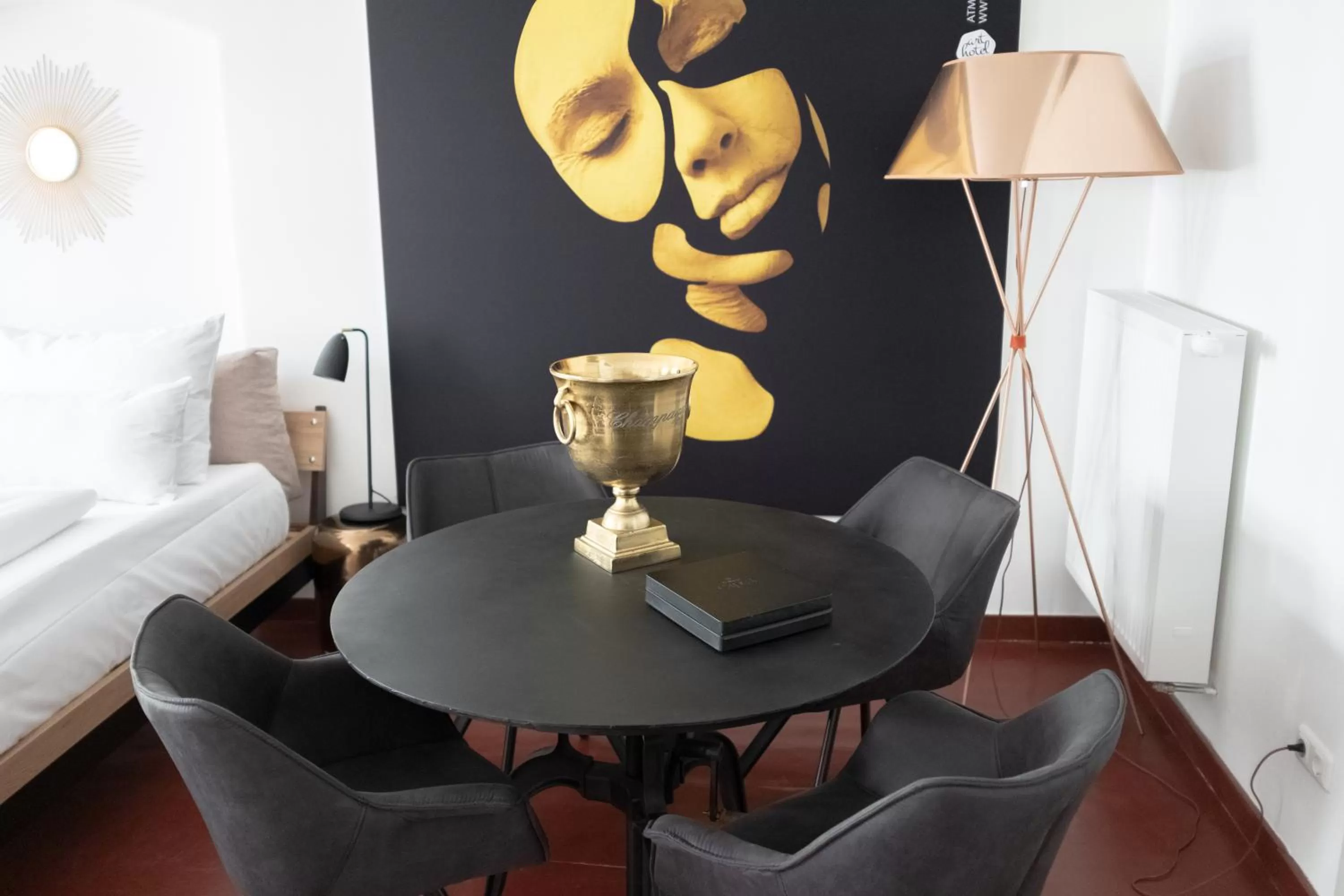 Seating area in ANA Living Augsburg City Center by Arthotel ANA - Self-Service-Hotel