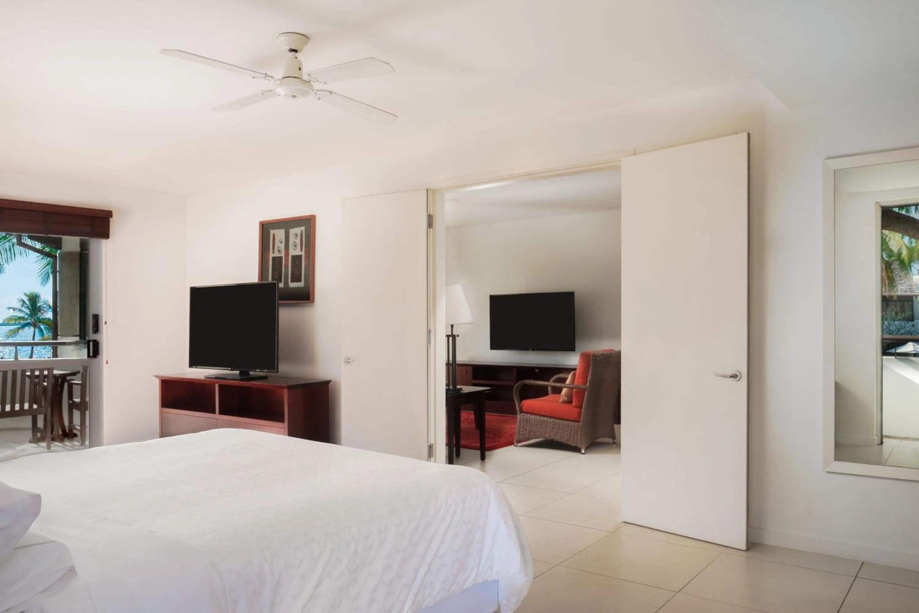 Bedroom, Bed in Sheraton Denarau Villas