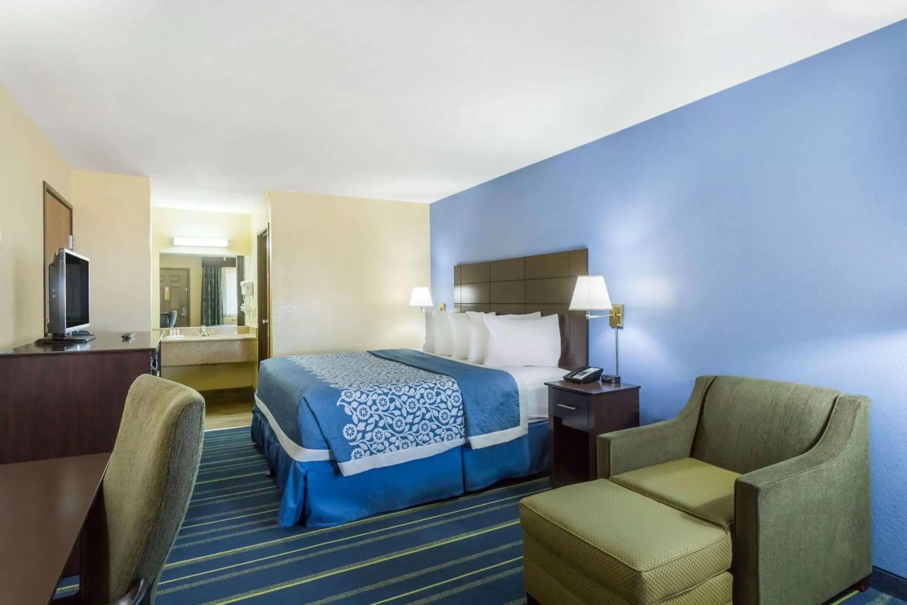 Photo of the whole room in Days Inn by Wyndham Holbrook