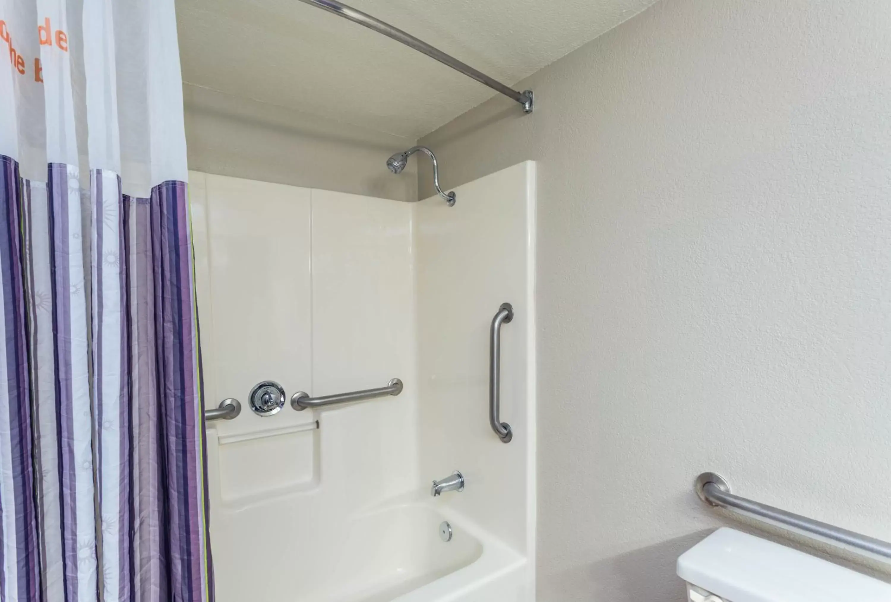Bathroom in La Quinta by Wyndham Orlando Universal area