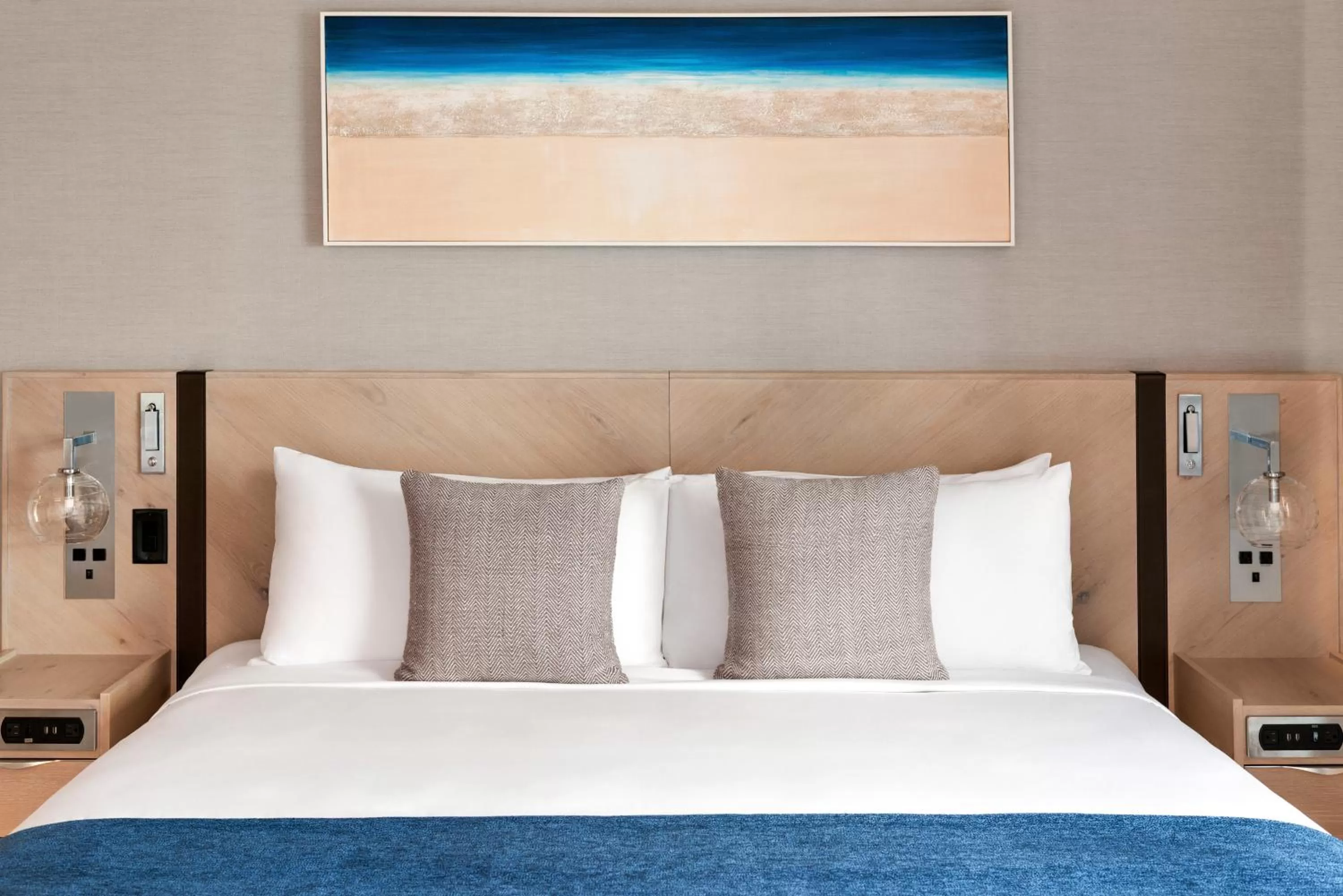 Bed in Seaside Hotel North Vancouver