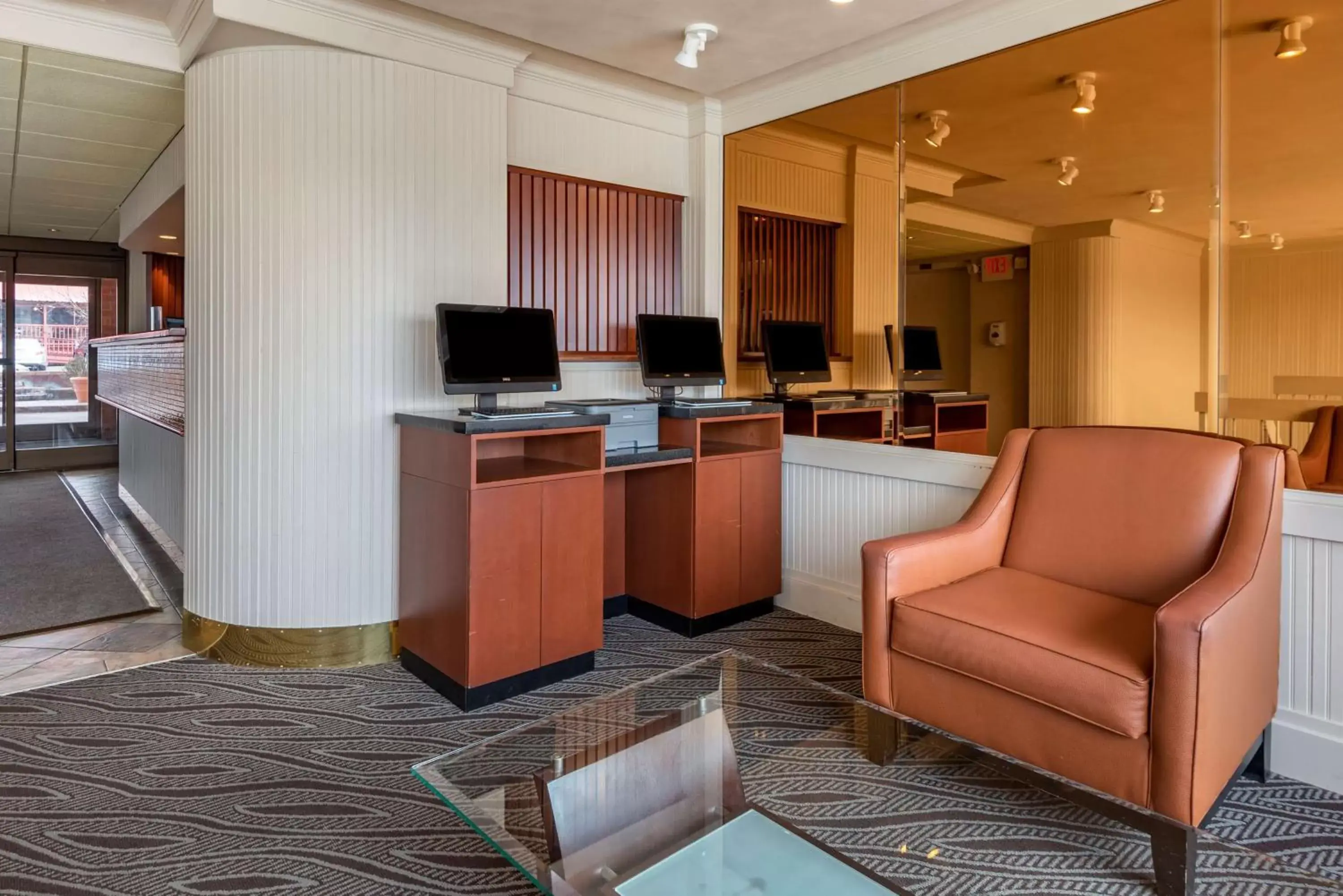 Business facilities, Seating Area in Best Western Plus Oswego Hotel and Conference Center