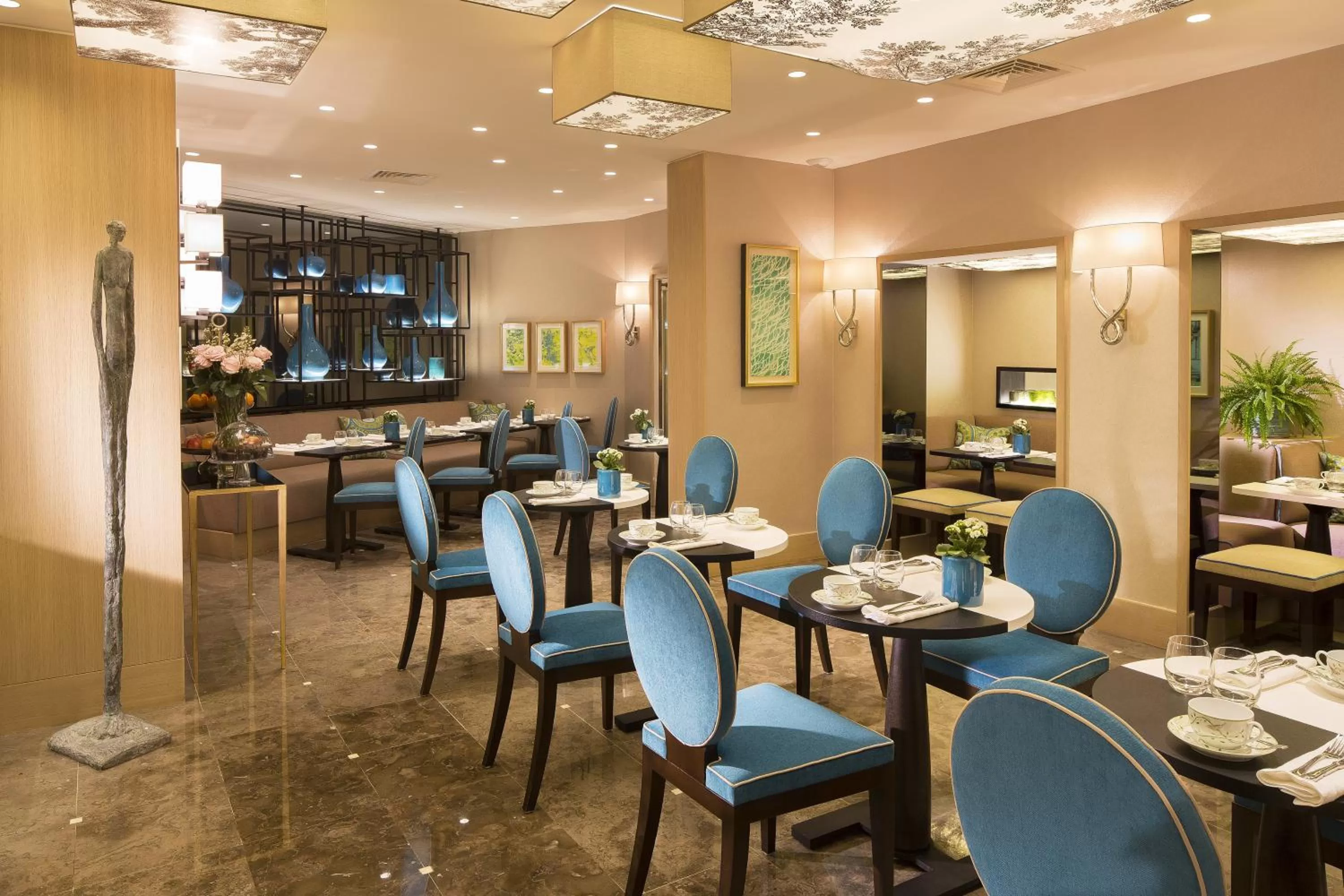 Restaurant/places to eat in Balmoral Champs Elysées