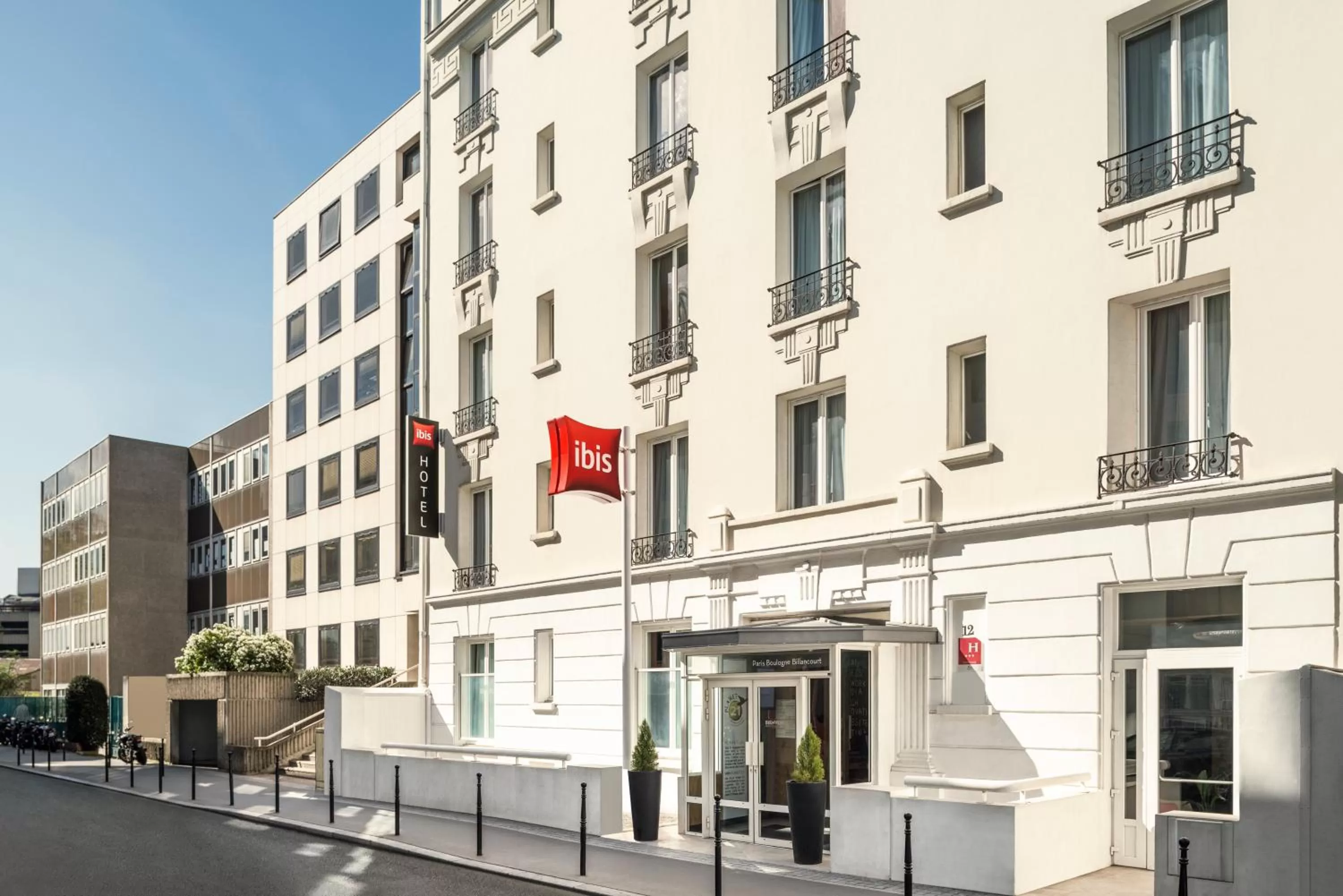 Facade/entrance in ibis Paris Boulogne Billancourt