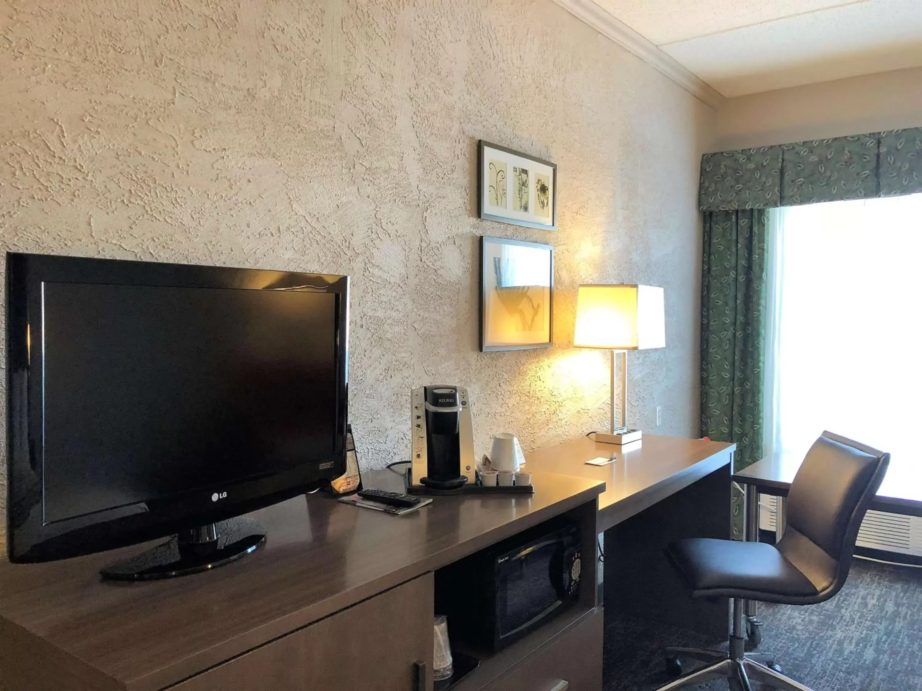 Photo of the whole room, TV/Entertainment Center in Country Inn & Suites by Radisson, Mt. Pleasant-Racine West, WI