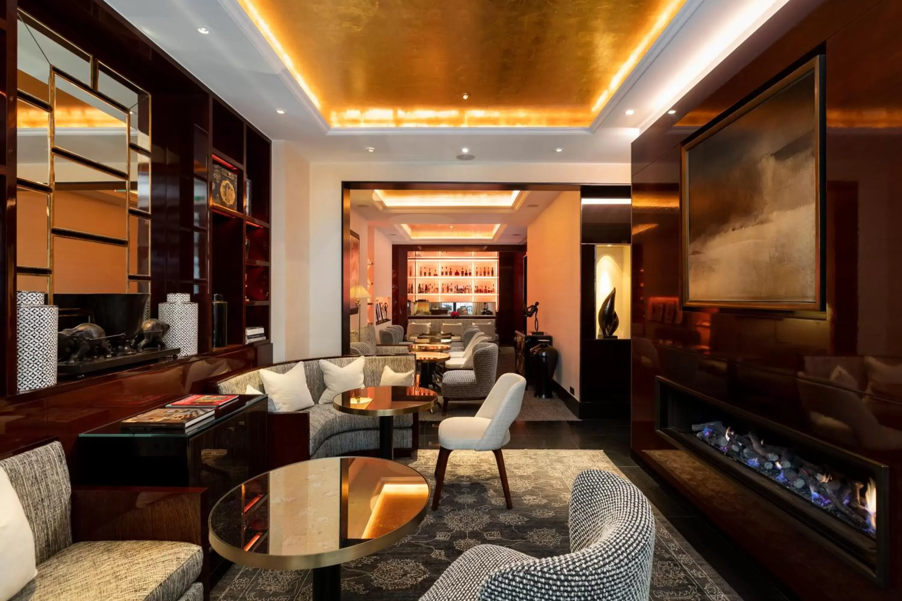 Lounge or bar in Hotel Montaigne