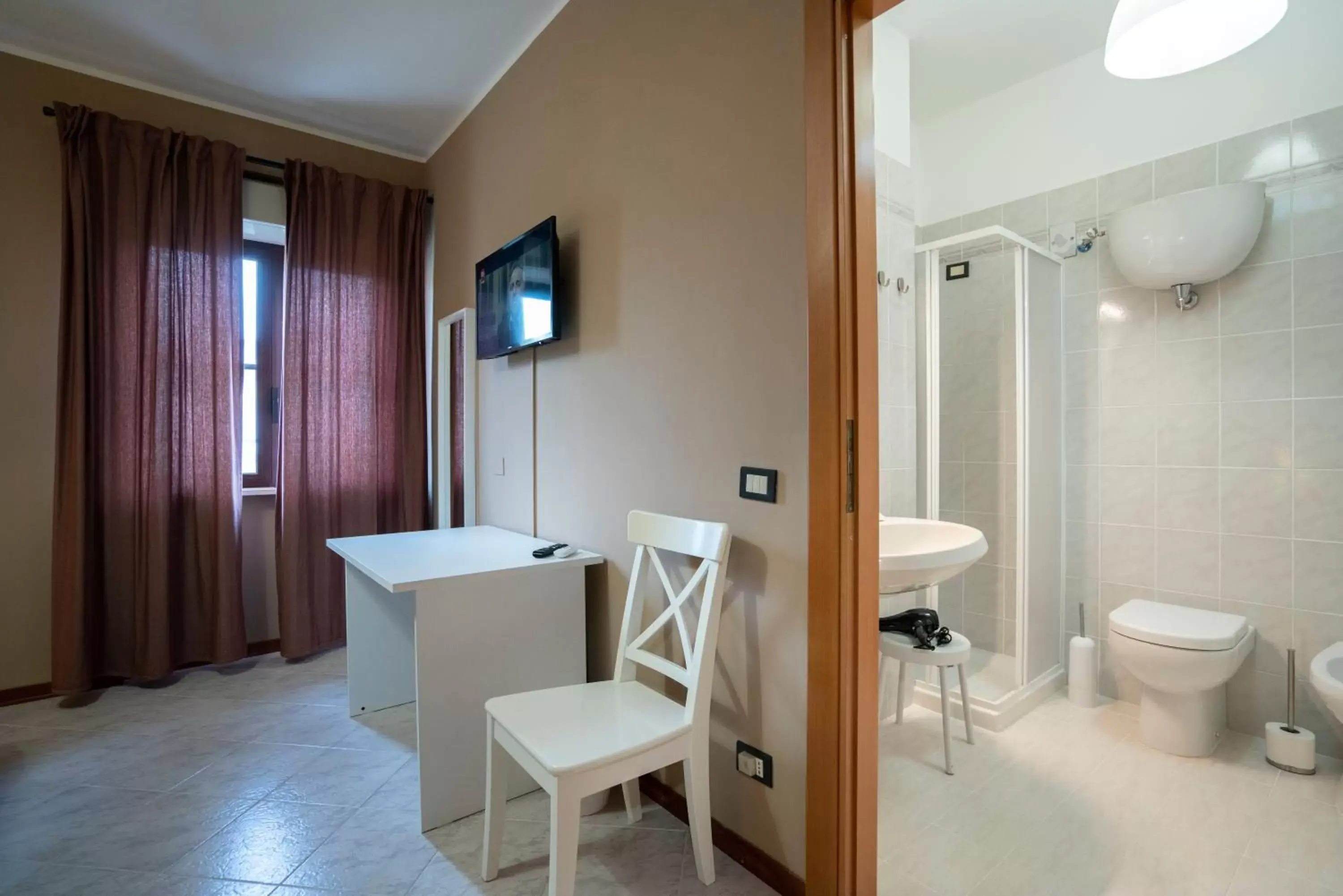 Bathroom, TV/Entertainment Center in Gerosa Guest House