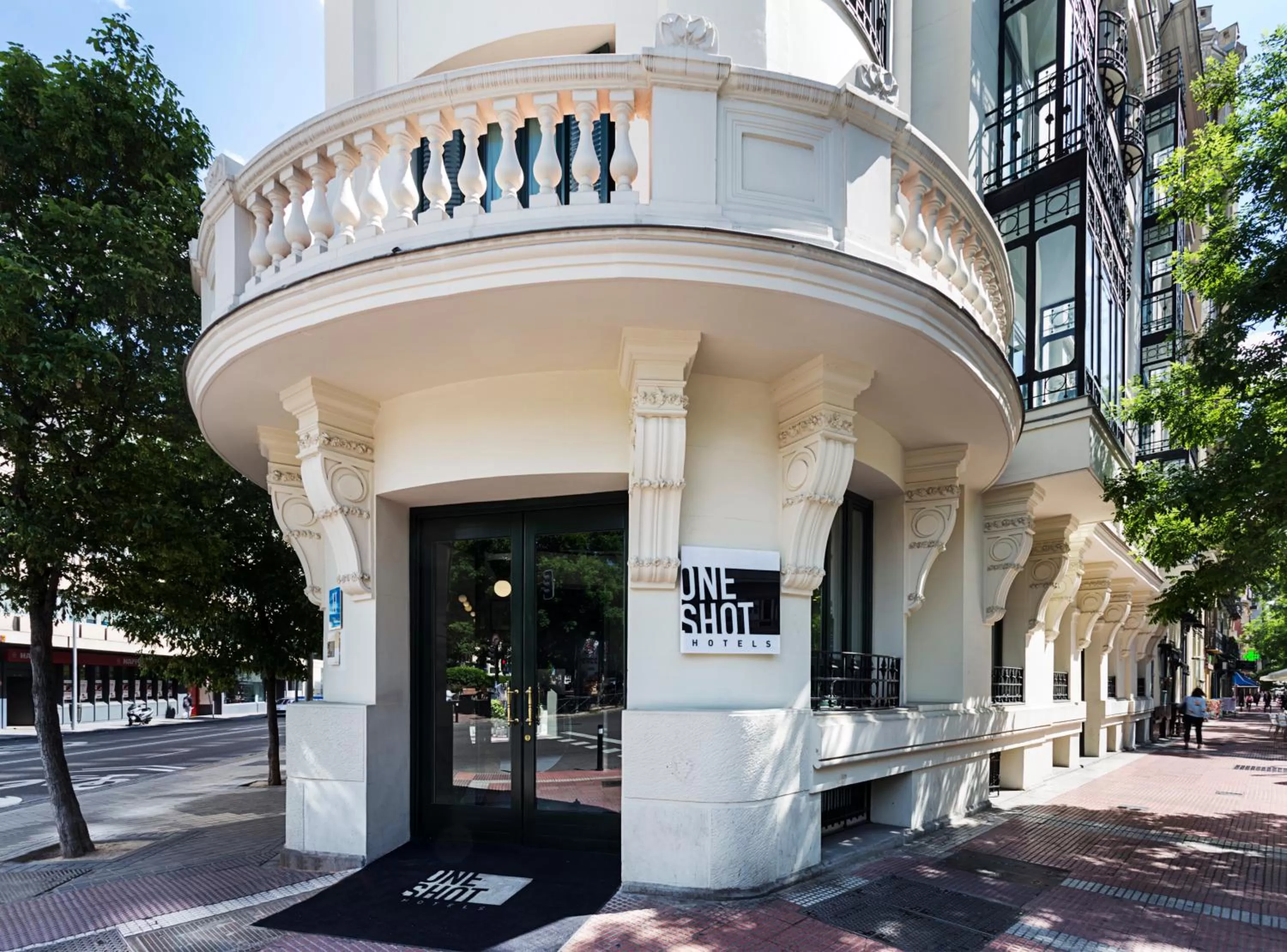 Facade/entrance in One Shot Luchana