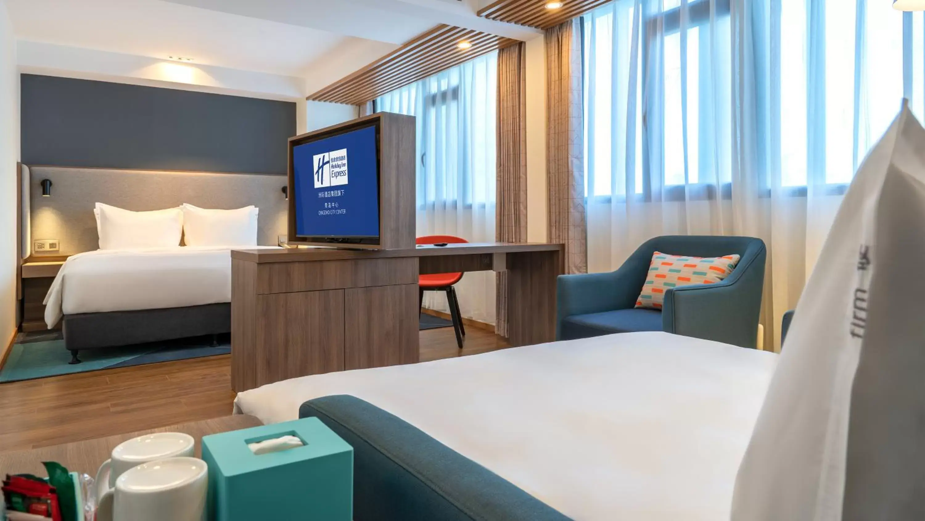 Photo of the whole room, Bed in Holiday Inn Express Qingdao City Center, an IHG Hotel