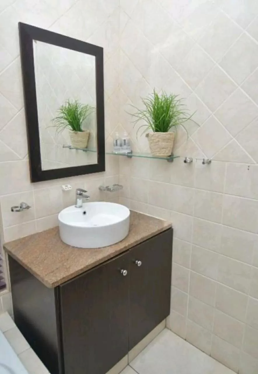 Bathroom in Hotel Artist