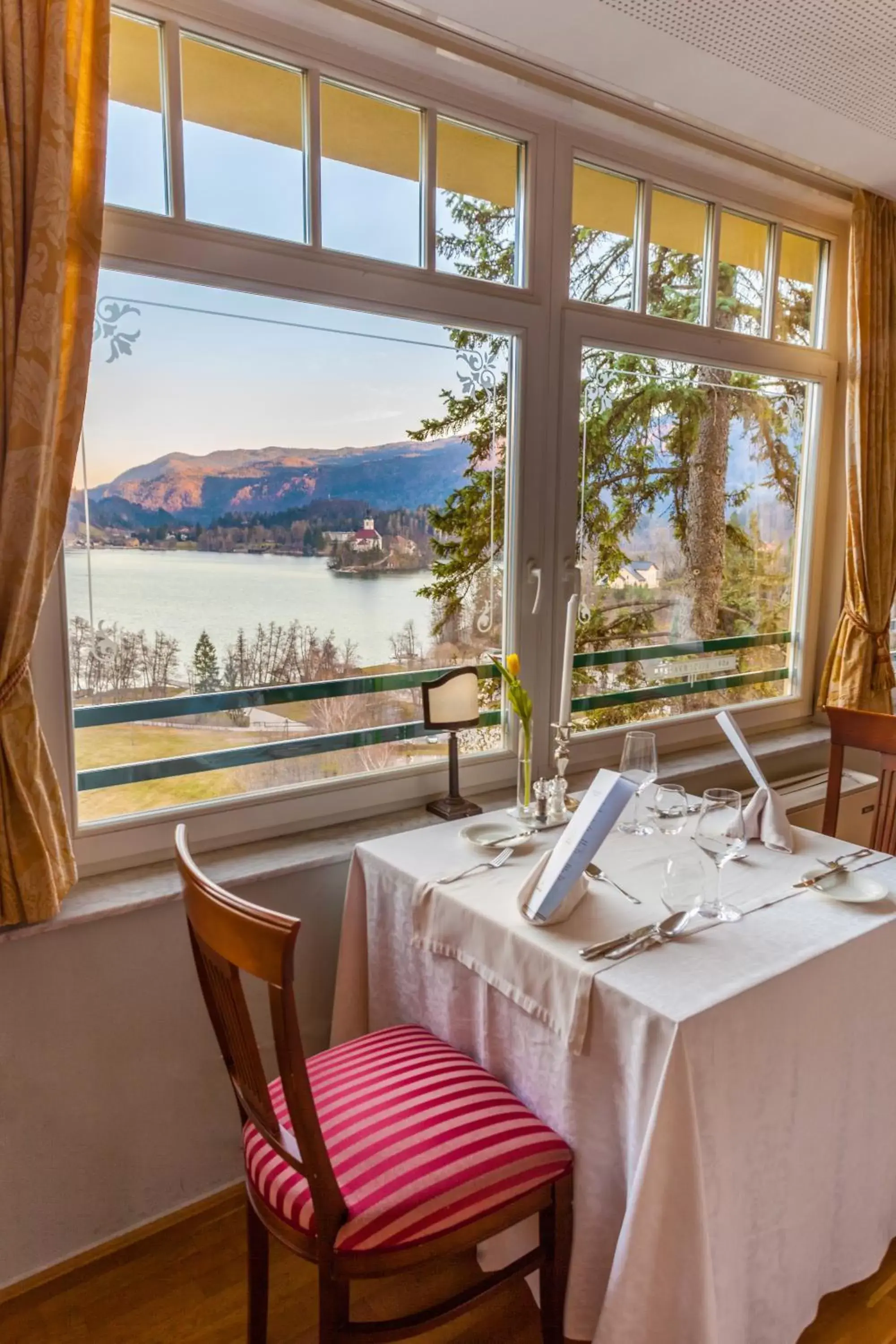 Restaurant/places to eat in Hotel Triglav Restaurant/places to eat in Hotel Triglav