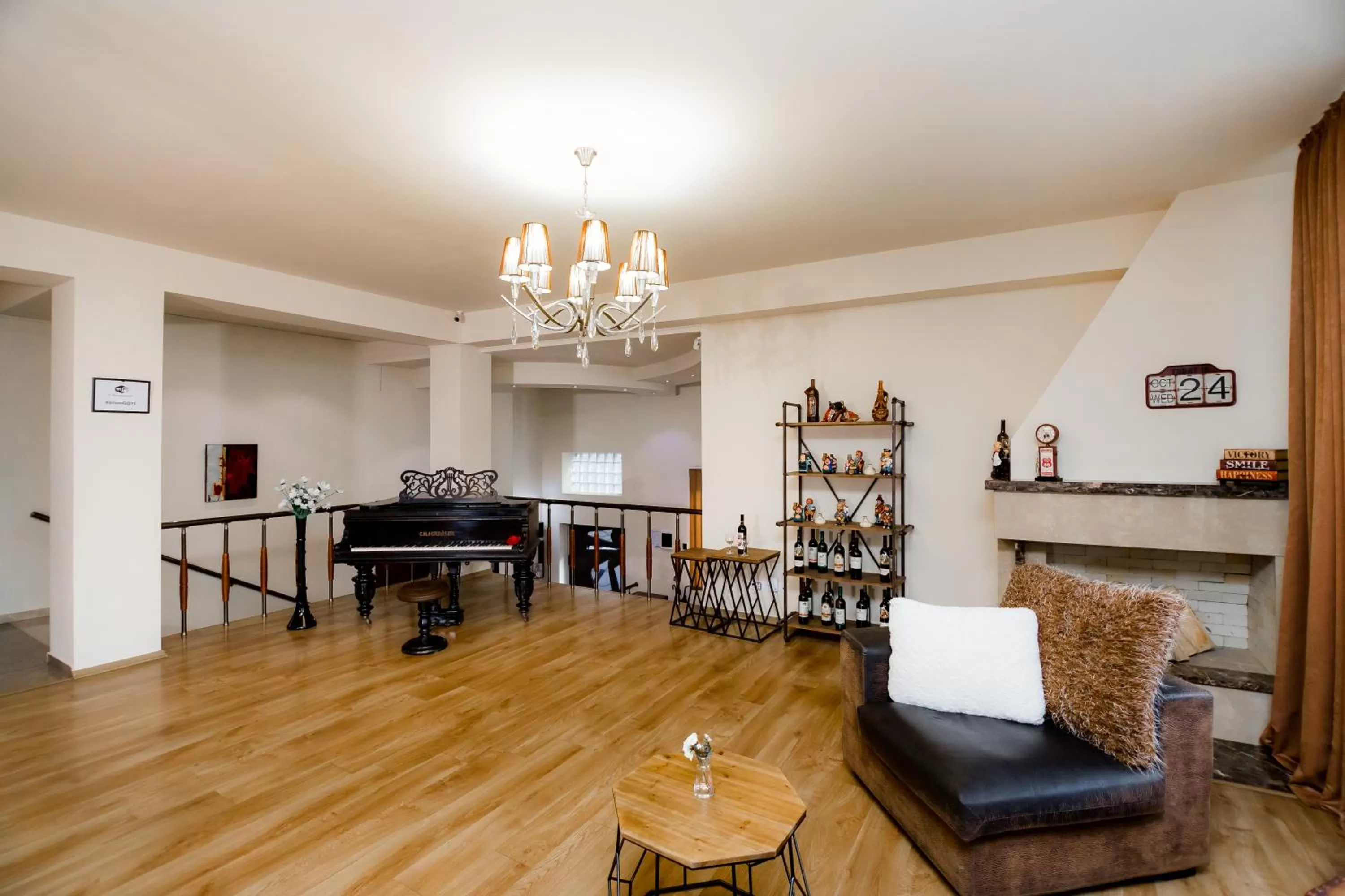 Communal lounge/ TV room in Hotel Diamond