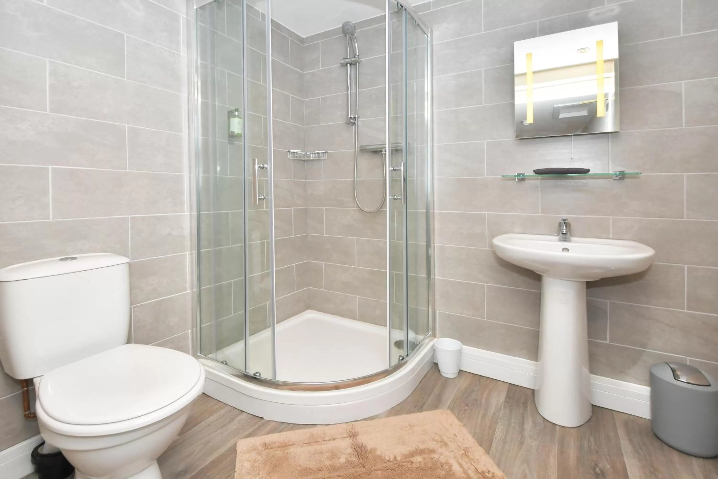 Shower in The Royal Oak