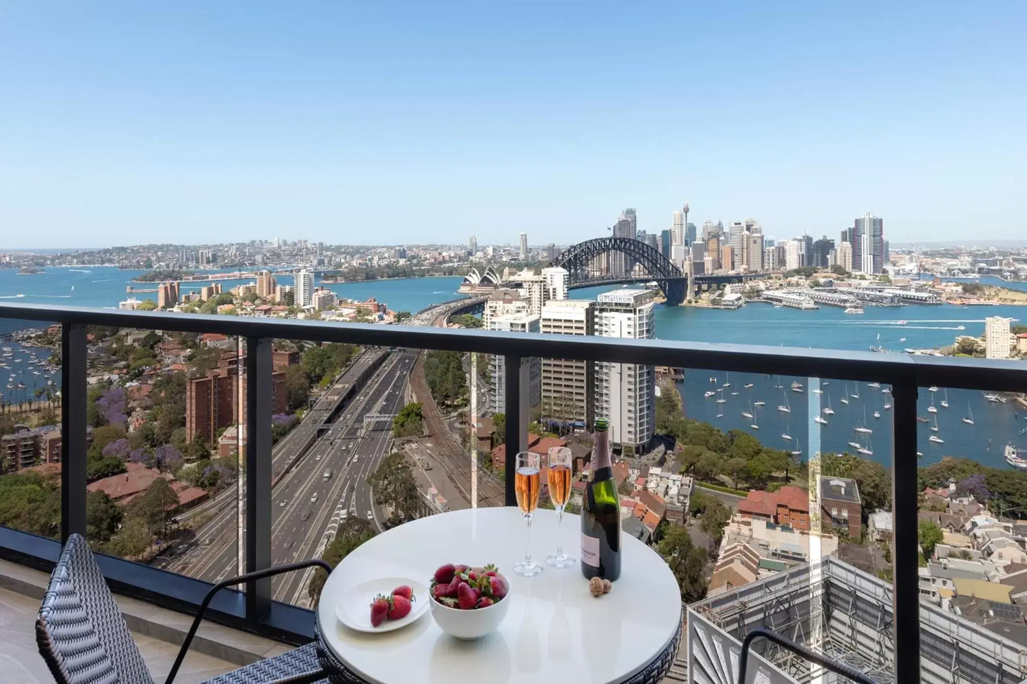 Balcony/Terrace in Meriton Suites North Sydney
