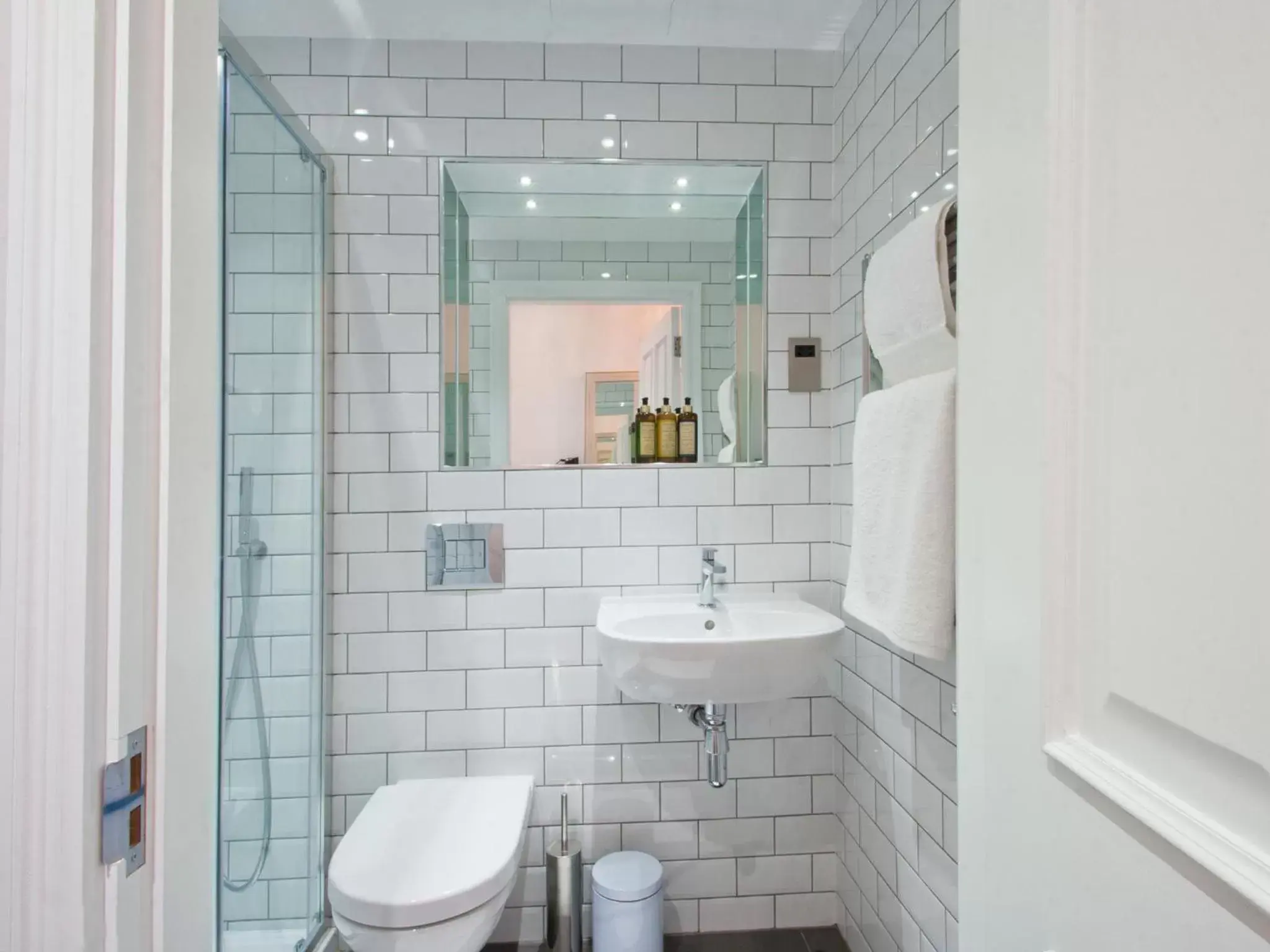 Bathroom in W12 Rooms
