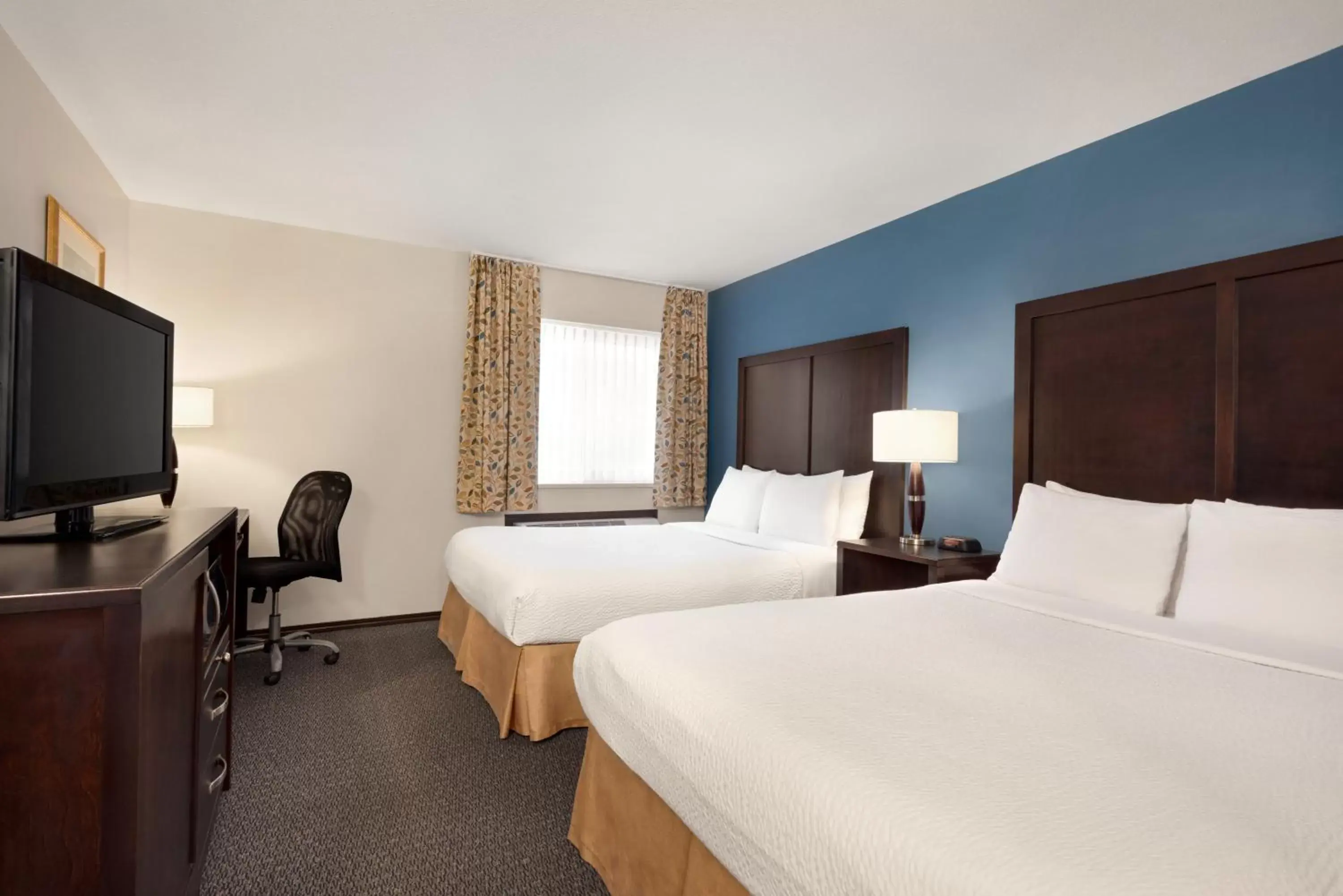 Bed in Days Inn by Wyndham Kelowna