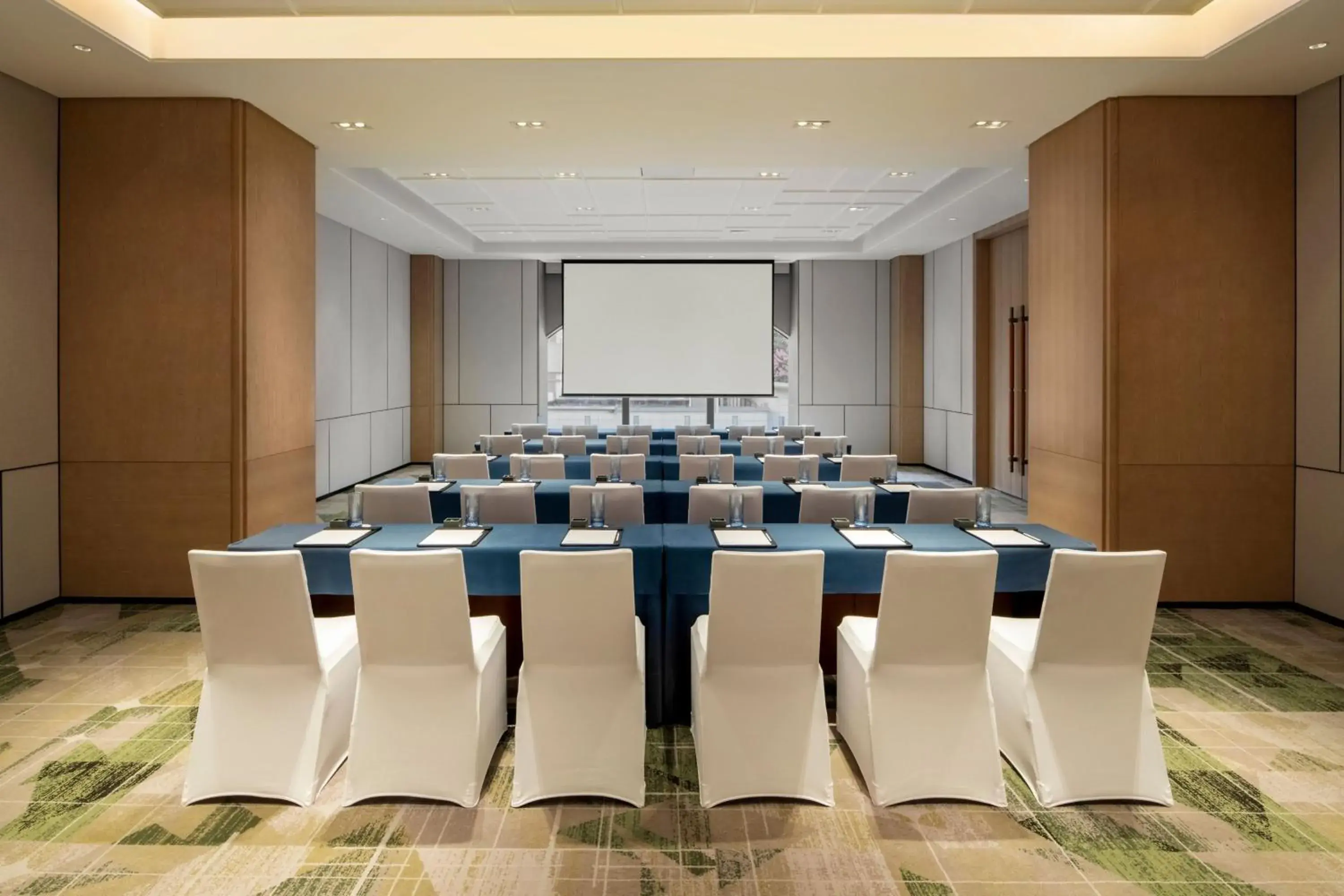 Meeting/conference room in Delta Hotels by Marriott Xi'an