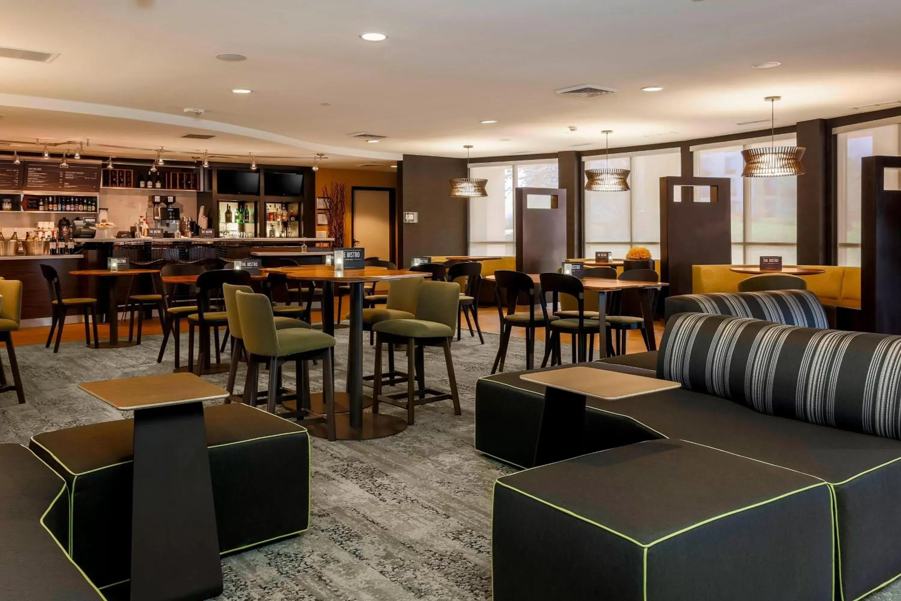 Lobby or reception, Restaurant/Places to Eat in Courtyard by Marriott Potomac Mills Woodbridge