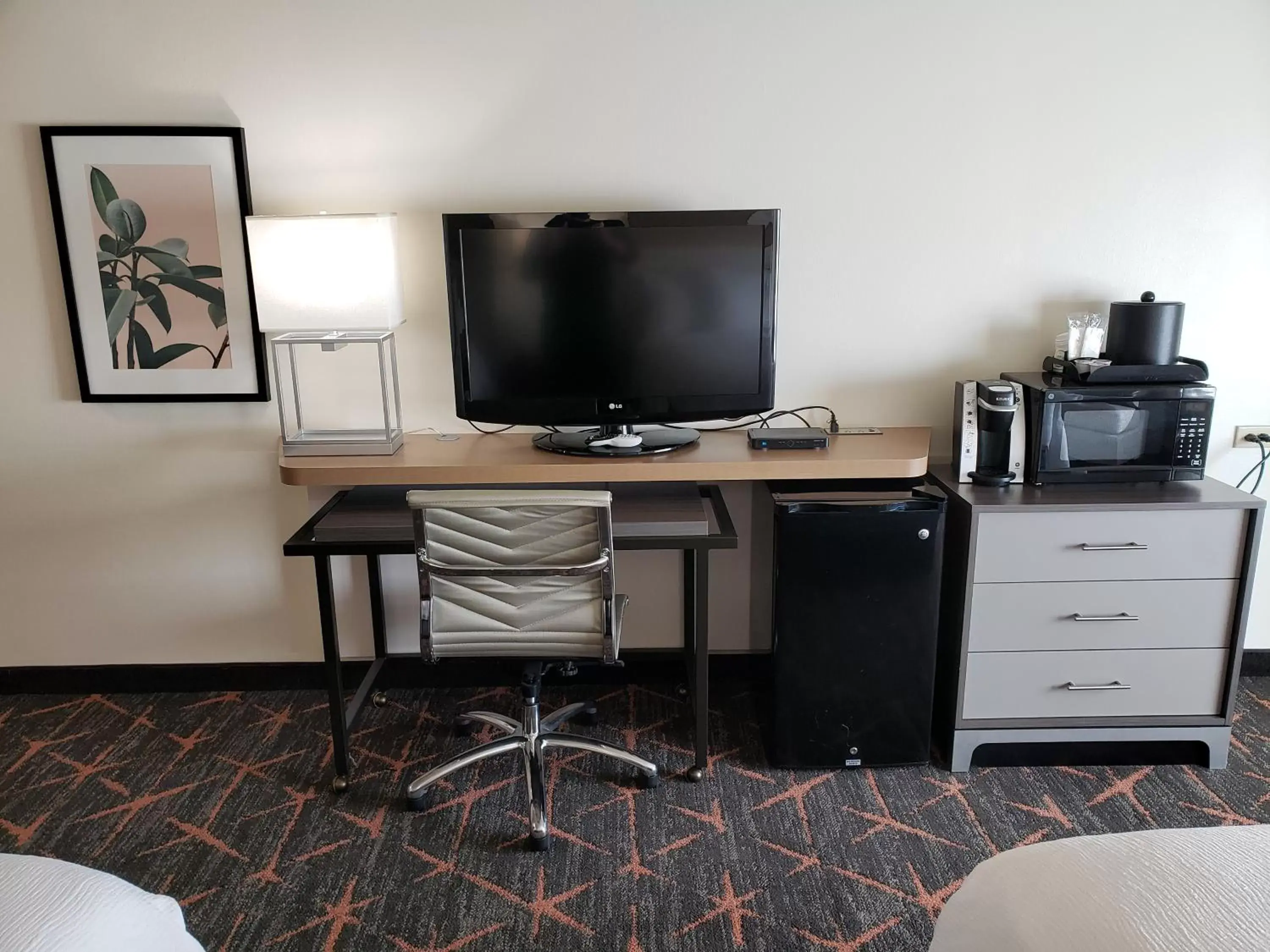 TV and multimedia, TV/Entertainment Center in Holiday Inn Hotel & Suites Tulsa South, an IHG Hotel