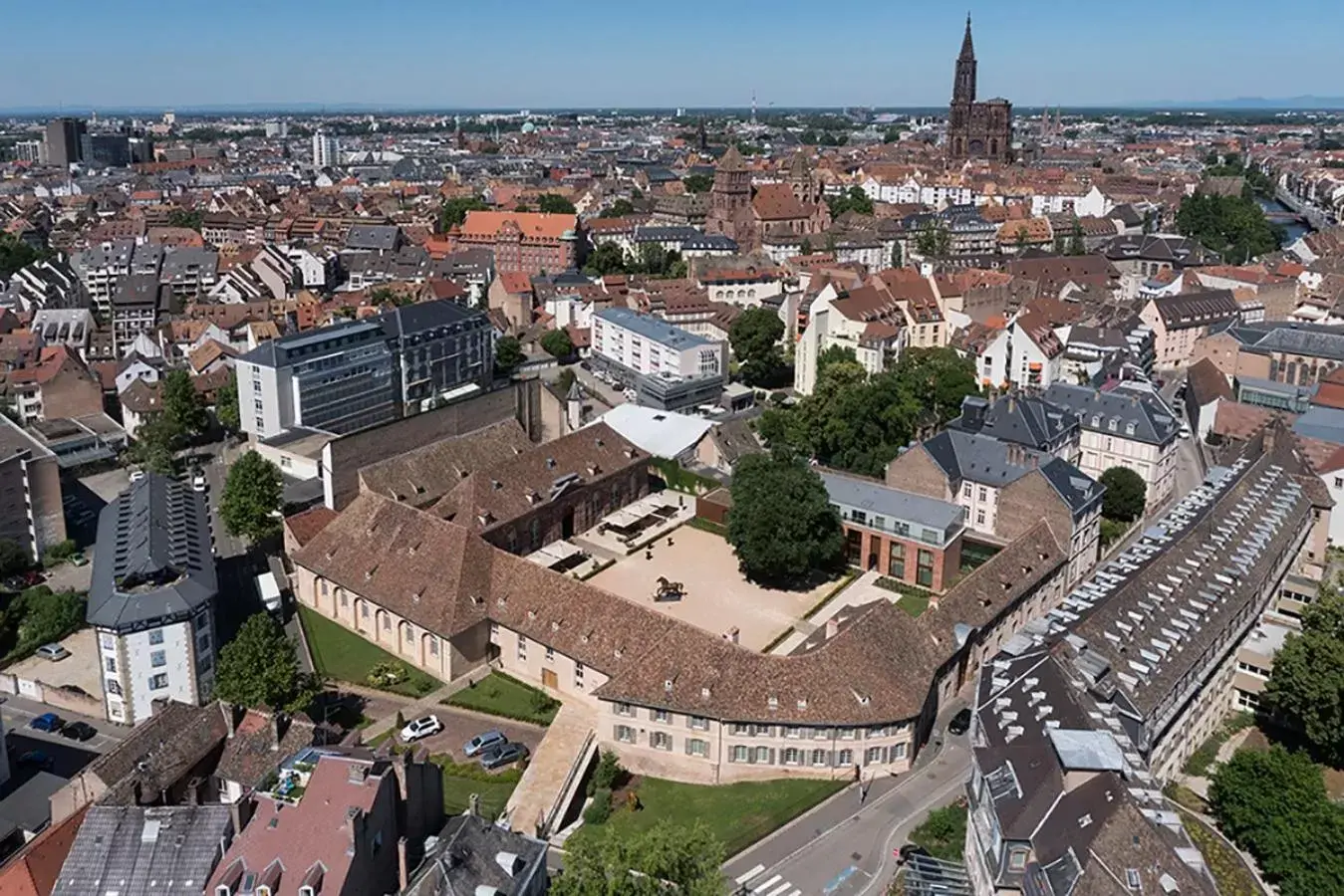 Bird's eye view, Bird's-eye View in Hotel Les Haras