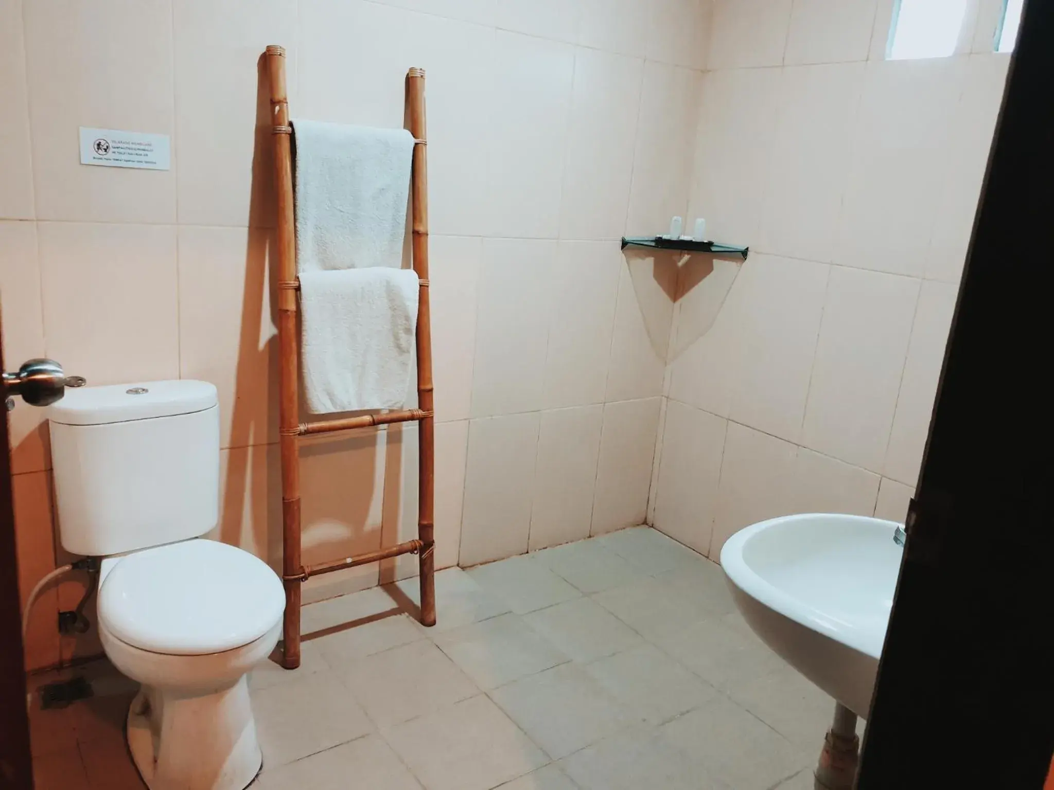 Bathroom in Mansu Hotel and Spa Legian