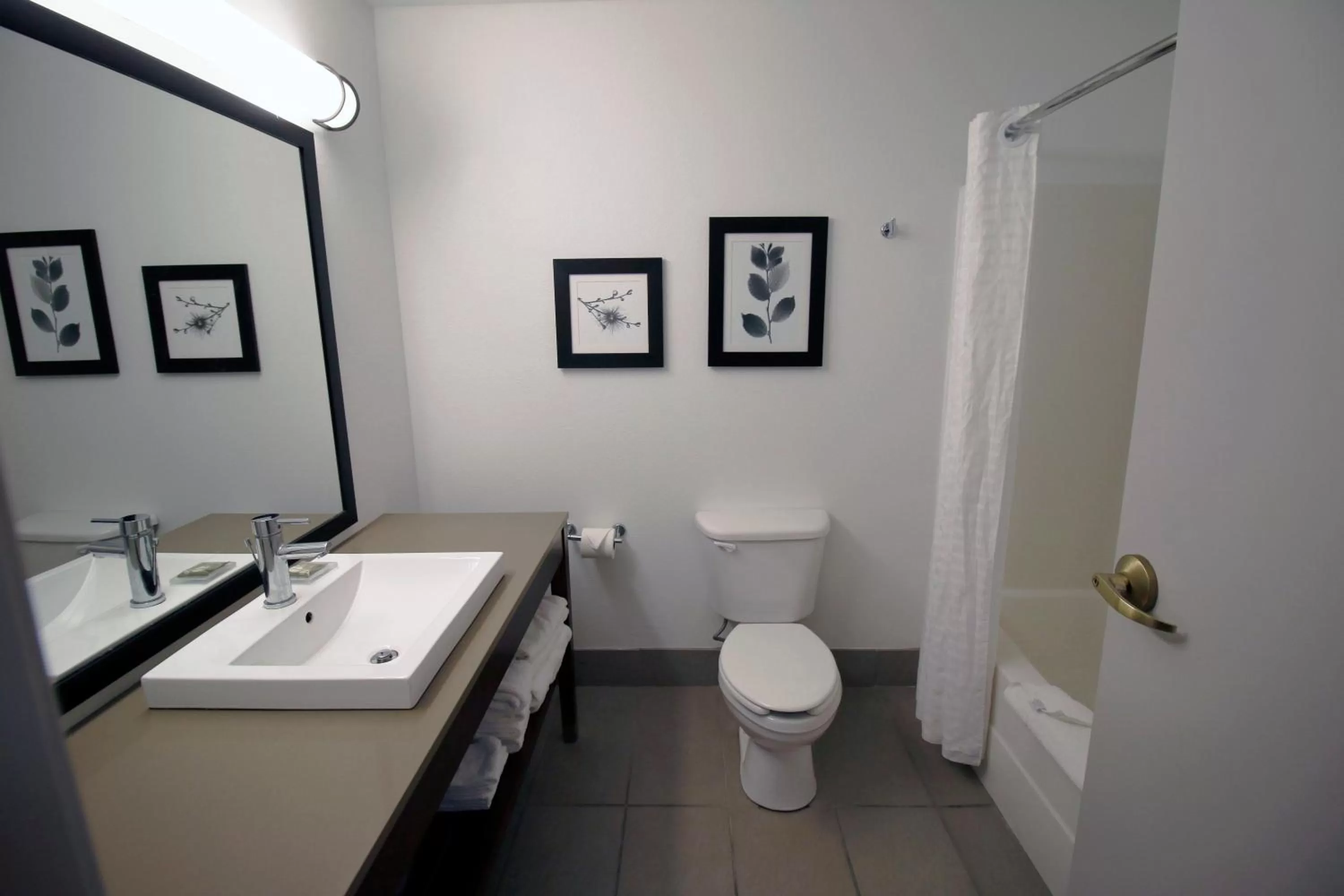 Bathroom in Country Inn & Suites by Radisson, Council Bluffs, IA