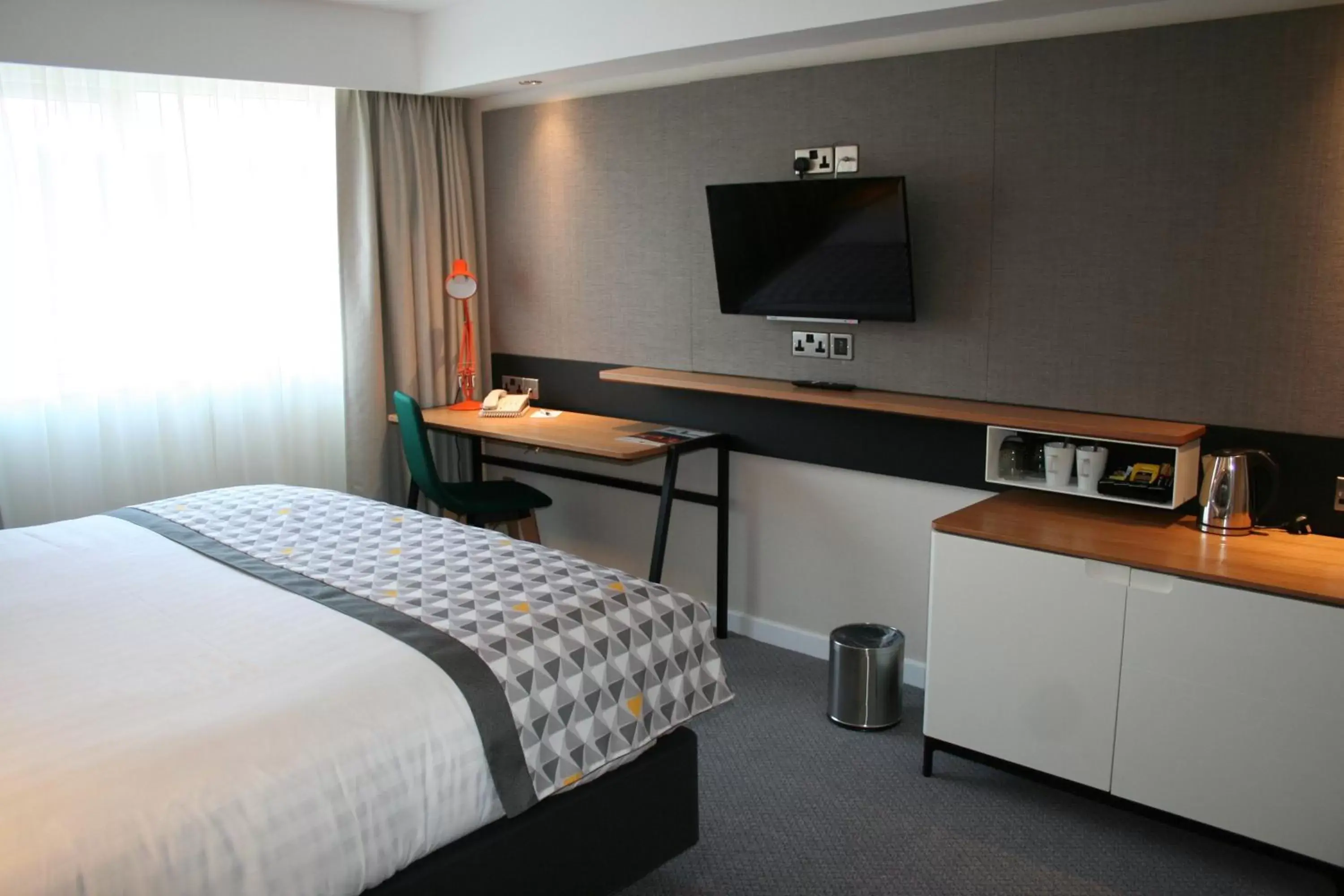 Photo of the whole room, TV/Entertainment Center in Holiday Inn South Normanton M1, Jct.28, an IHG Hotel