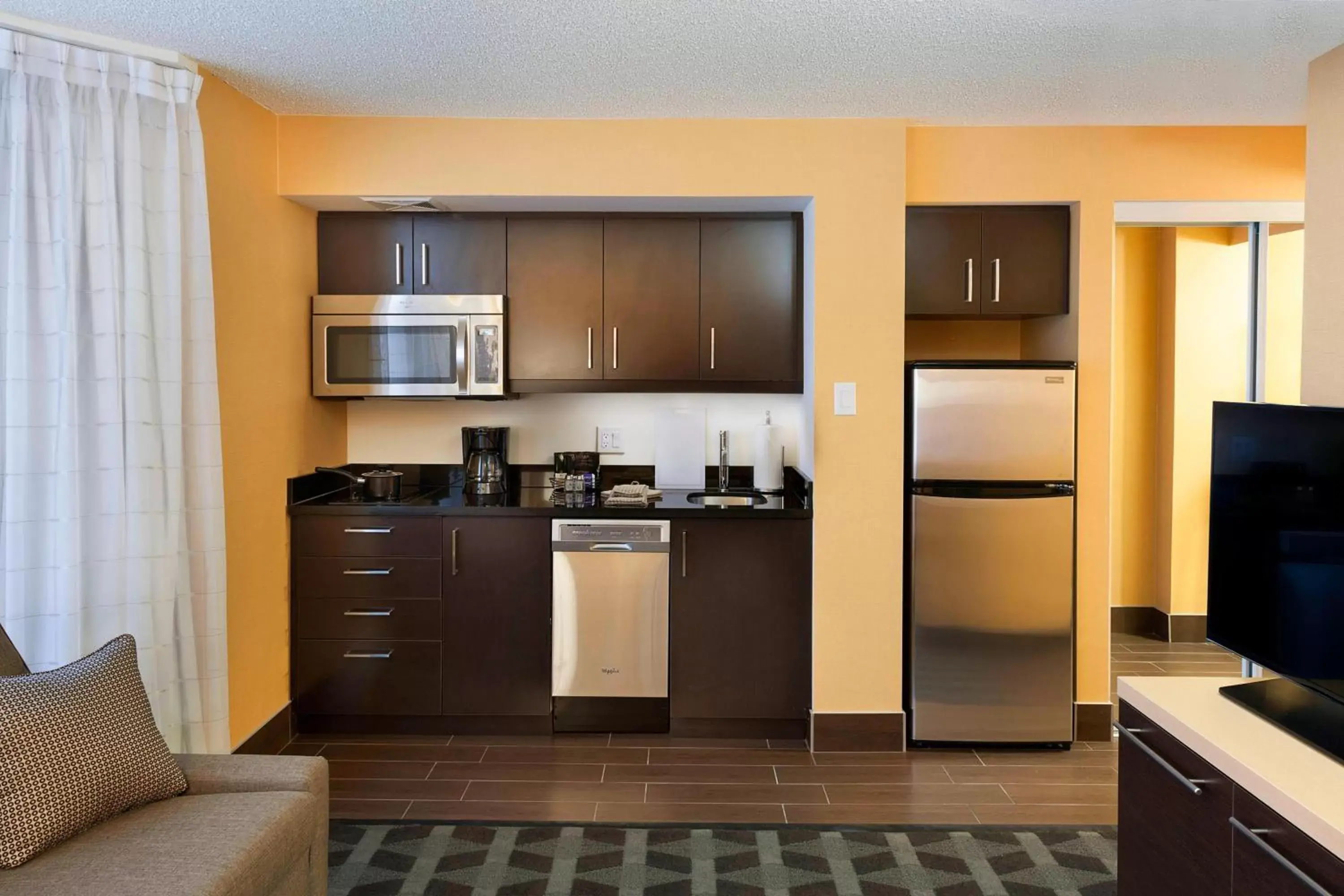 Kitchen or kitchenette, Kitchen/Kitchenette in TownePlace Suites by Marriott Toronto Northeast/Markham